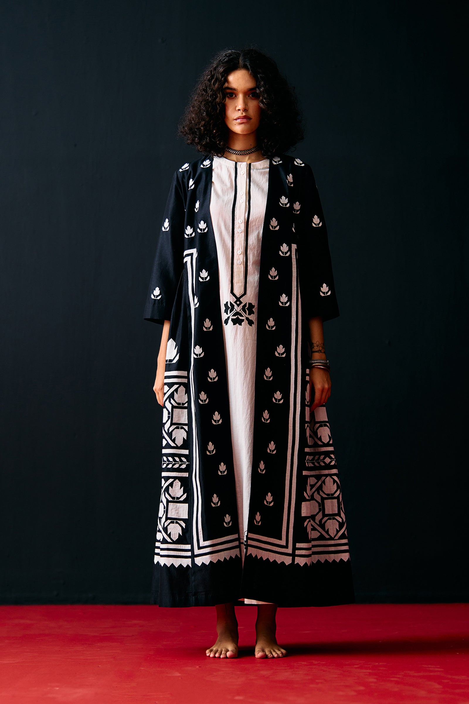 BLACK SIDE GATHER APPLIQUE' JACKET