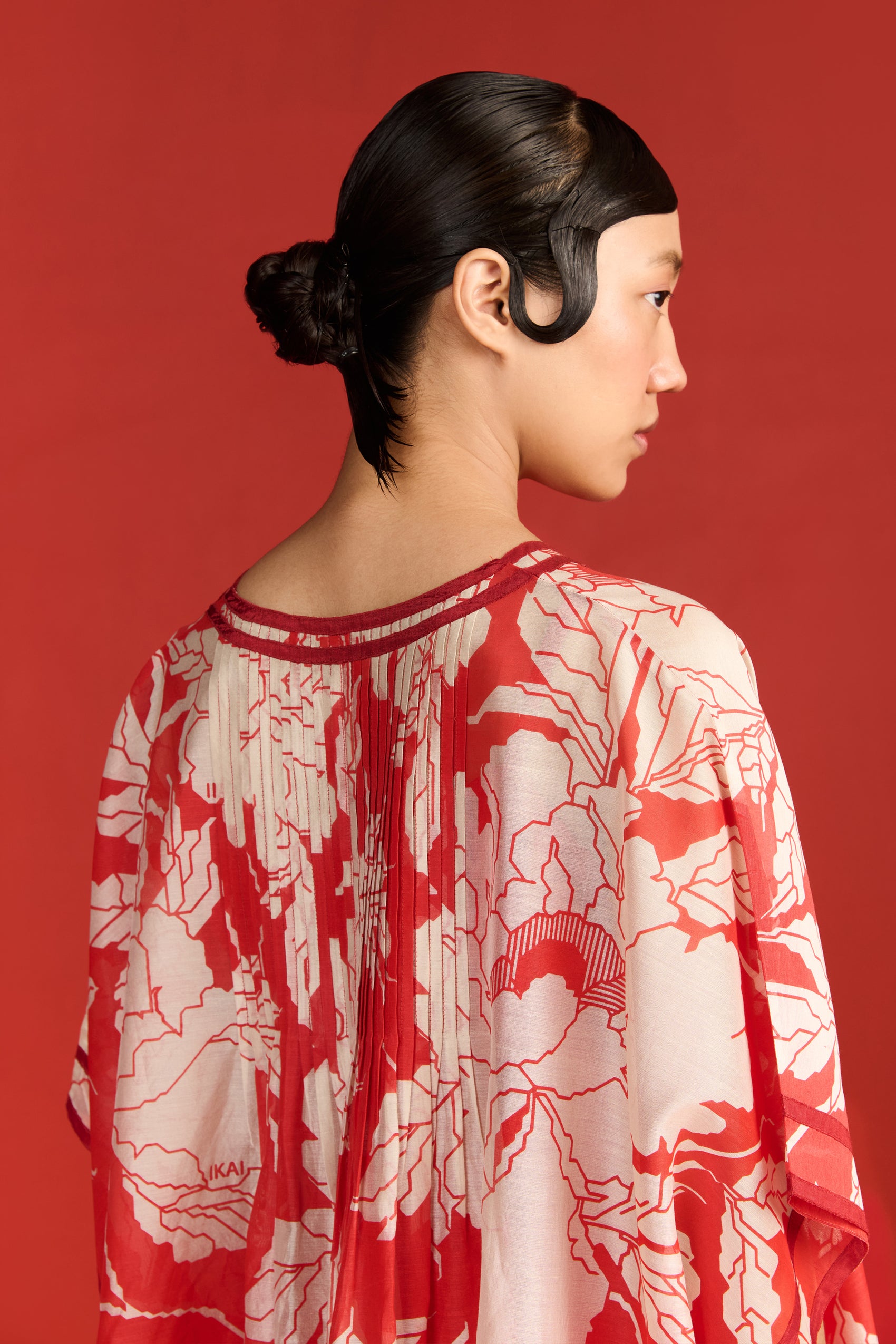 FLORAL PRINT PLEATED KAFTAN WITH THREADWORK SLIP