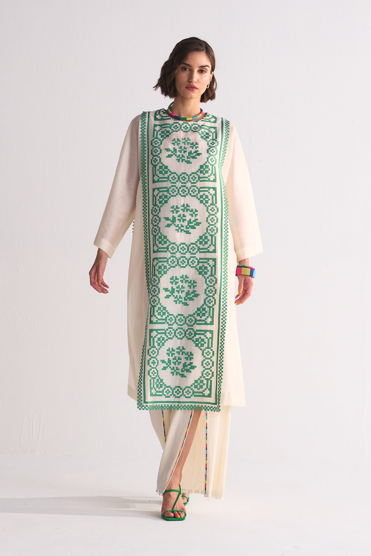 PANELLED APPLIQUE' AND CUTWORK KAMEEZ