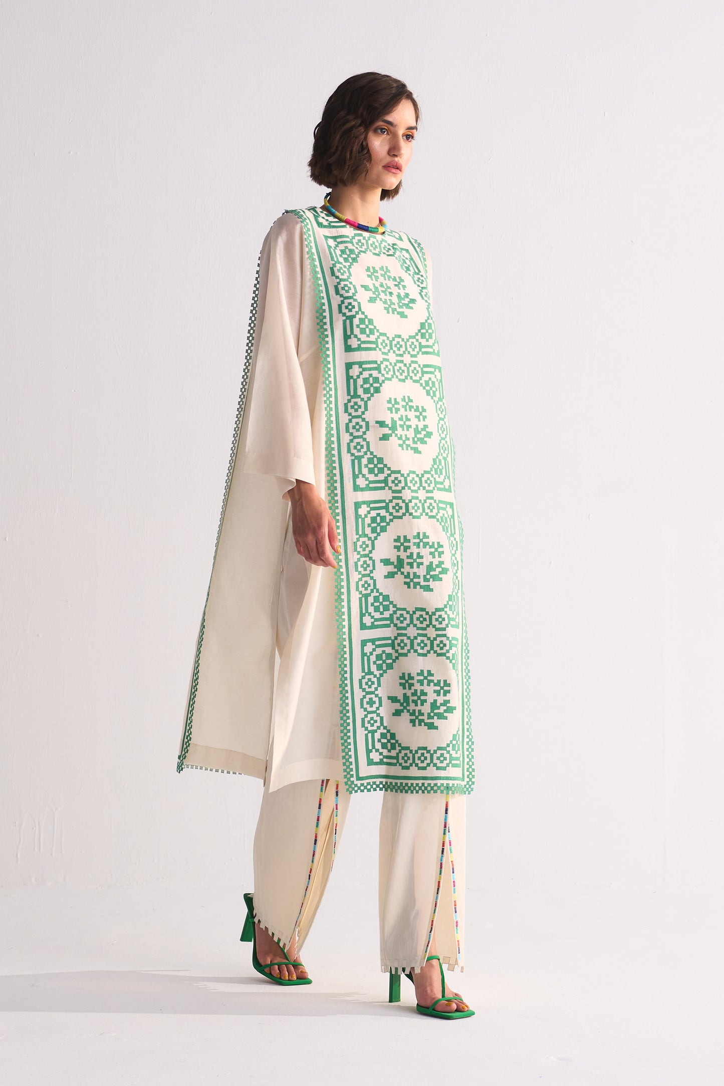 PANELLED APPLIQUE' AND CUTWORK KAMEEZ