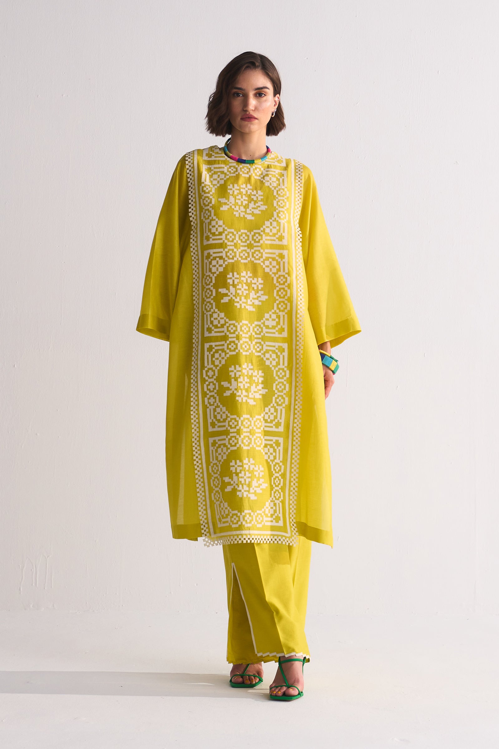 PANELLED APPLIQUE' AND CUTWORK KAMEEZ