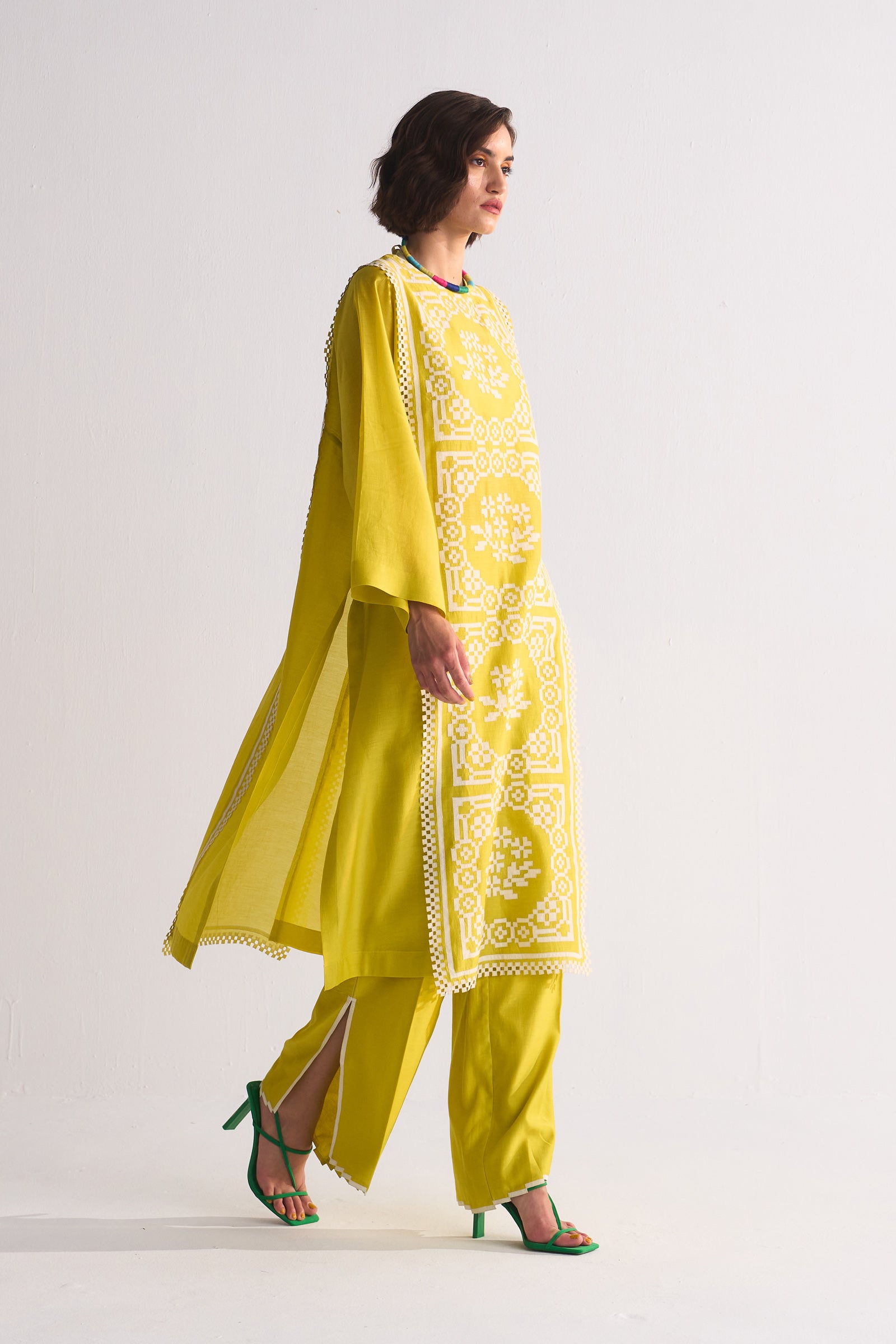 PANELLED APPLIQUE' AND CUTWORK KAMEEZ