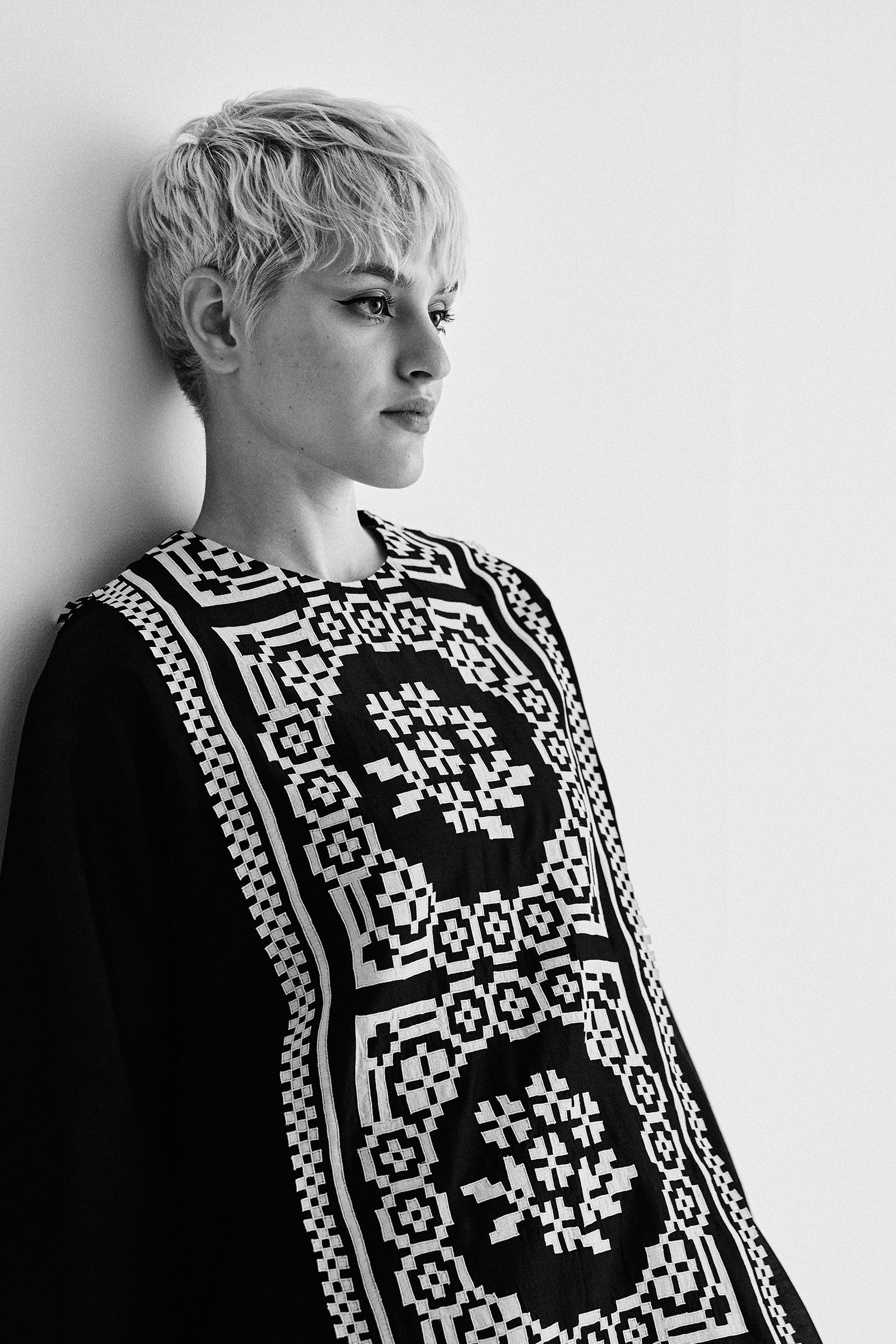 PANELLED APPLIQUE' AND CUTWORK KAMEEZ