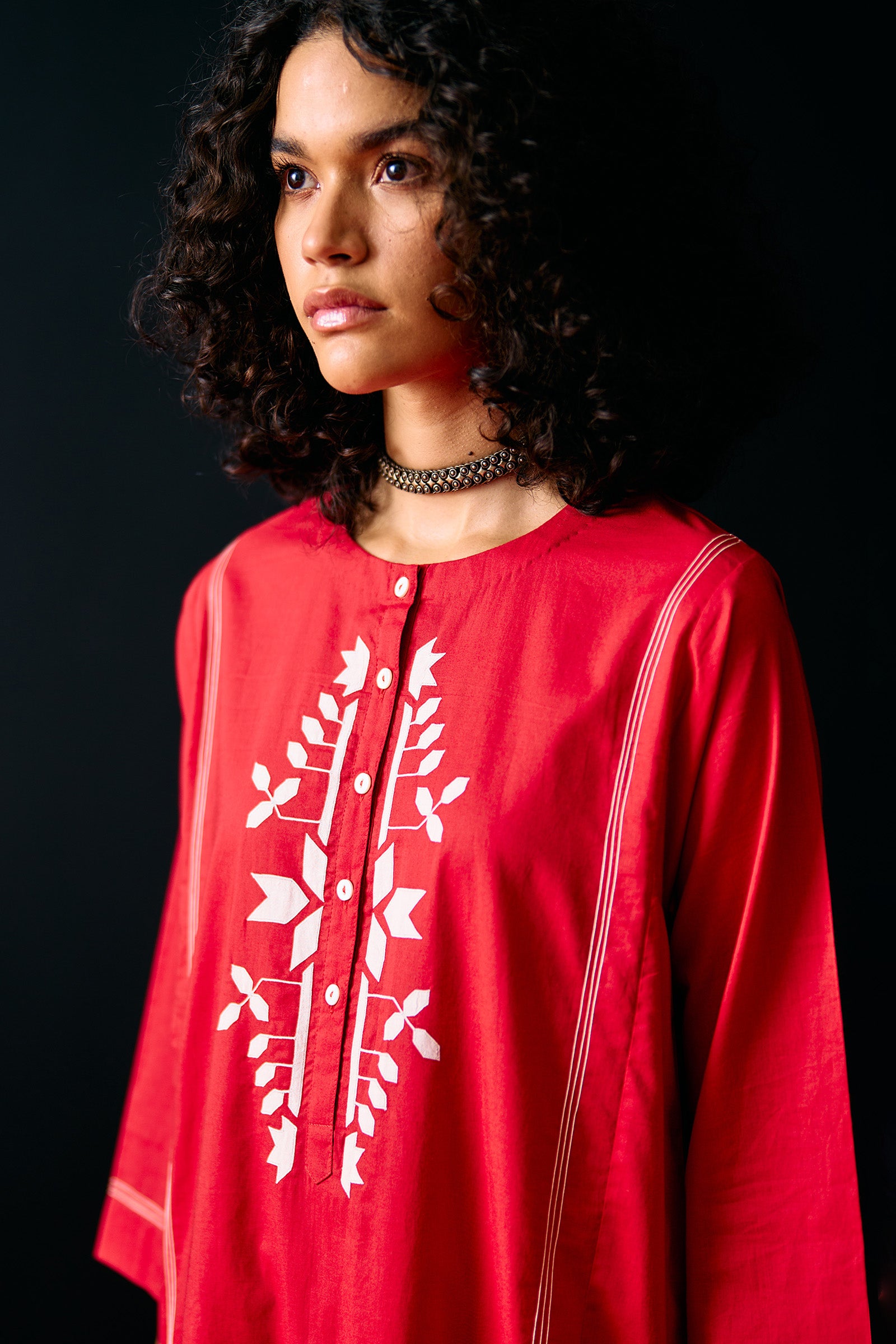 RED TRIBAL APPLIQUE' KAMEEZ