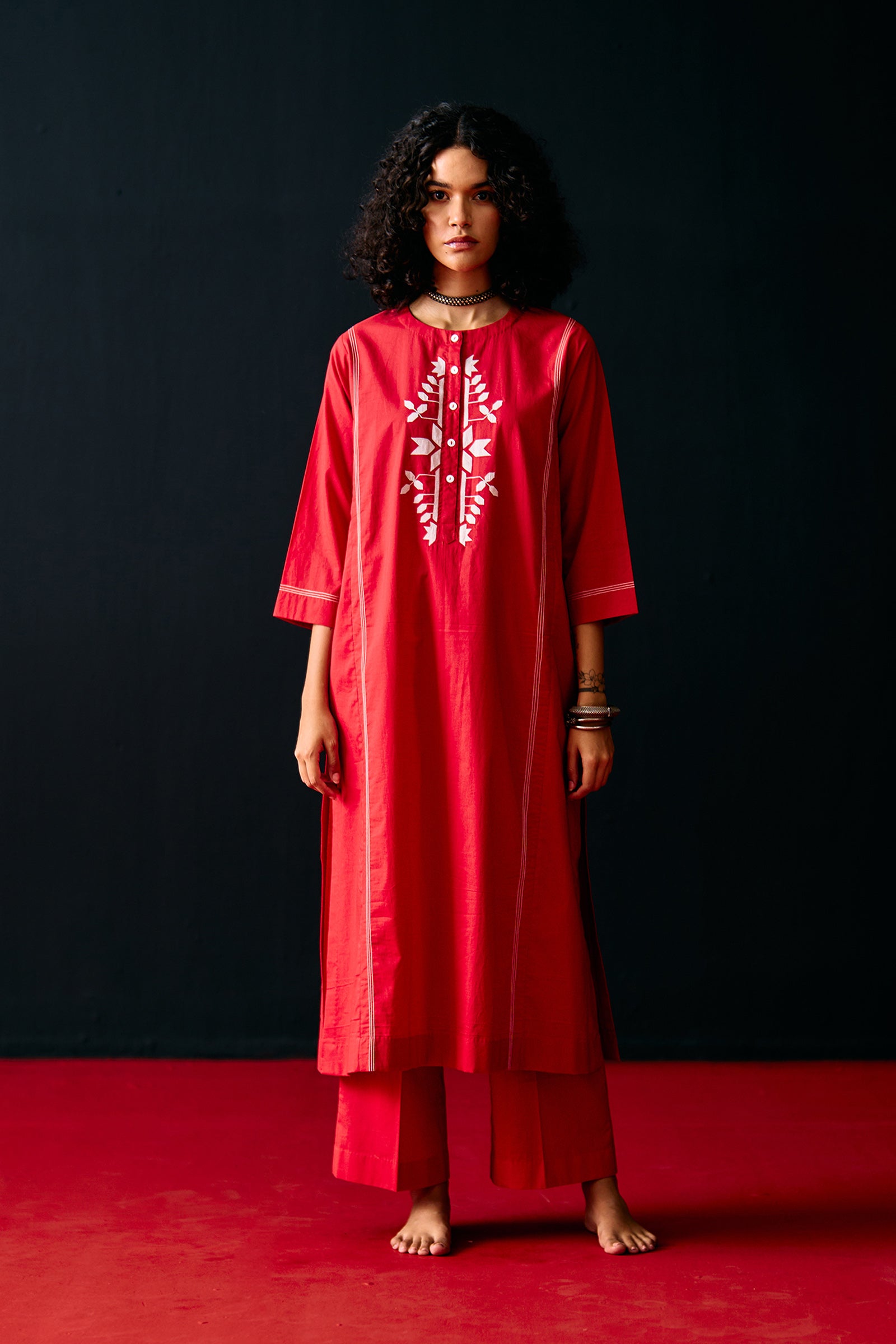 RED TRIBAL APPLIQUE' KAMEEZ