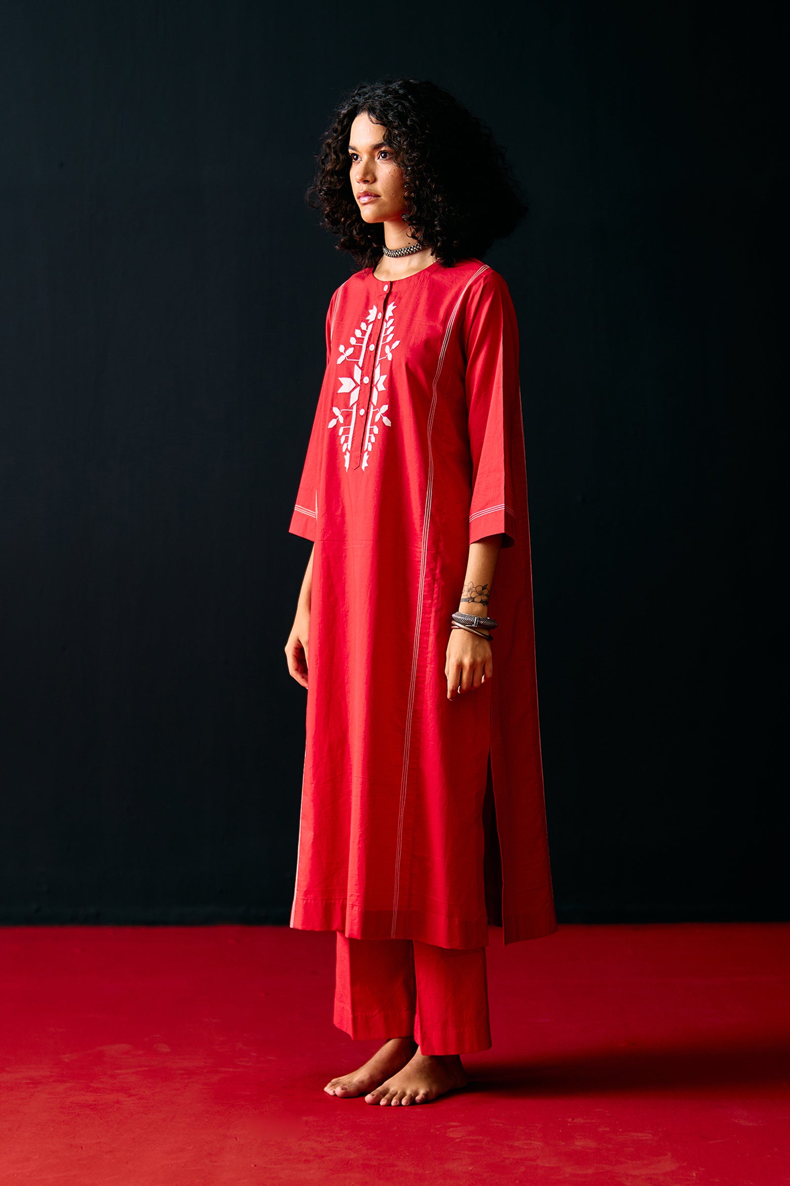 RED TRIBAL APPLIQUE' KAMEEZ