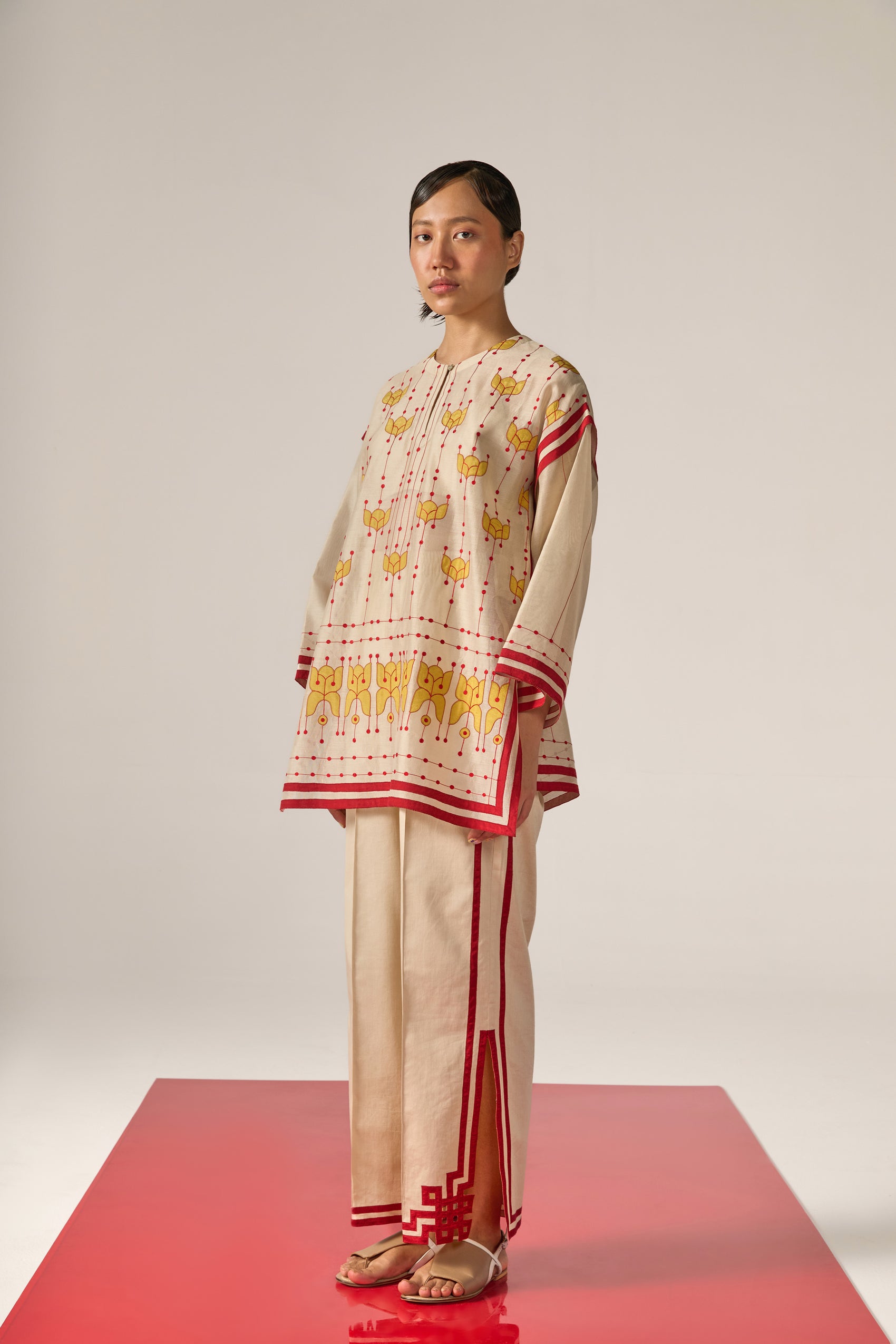 APPLIQUE' AND CUTWORK DROP SHOULDER SHIRT