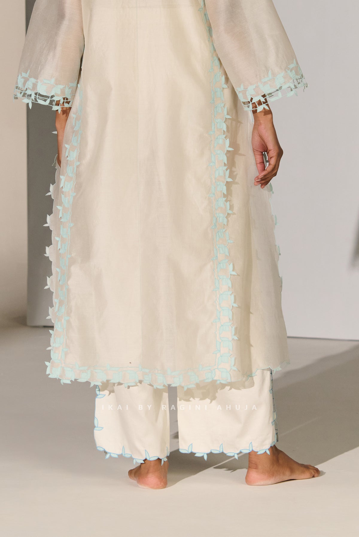 FLORAL SLIT CUTWORK STRAIGHT PANTS