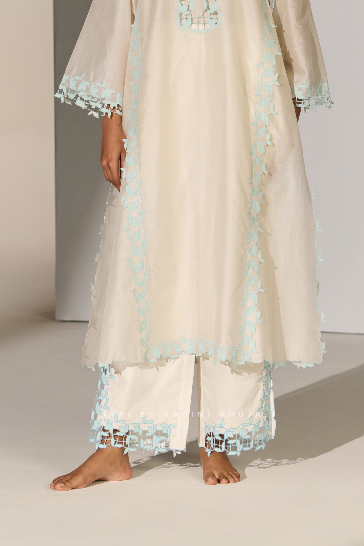 FLORAL SLIT CUTWORK STRAIGHT PANTS