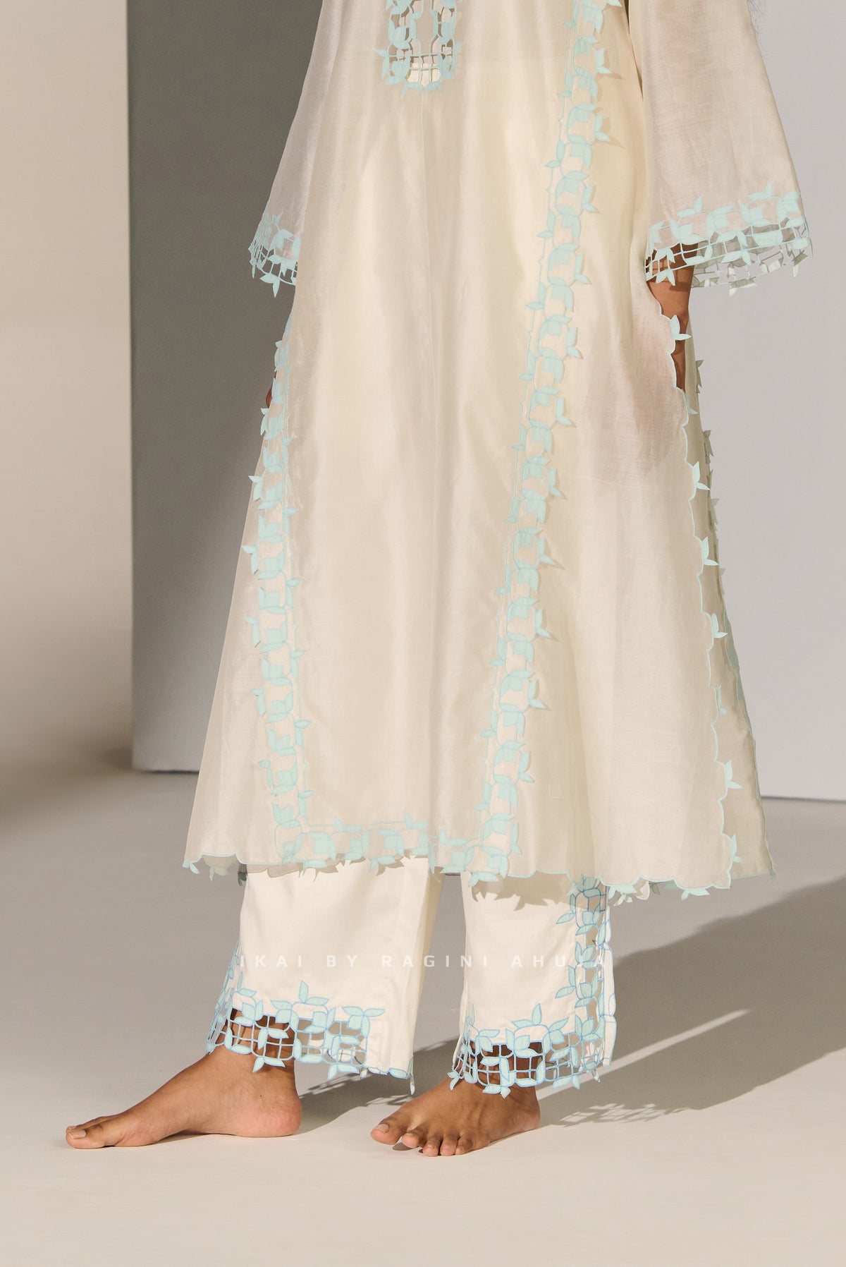 FLORAL SLIT CUTWORK STRAIGHT PANTS