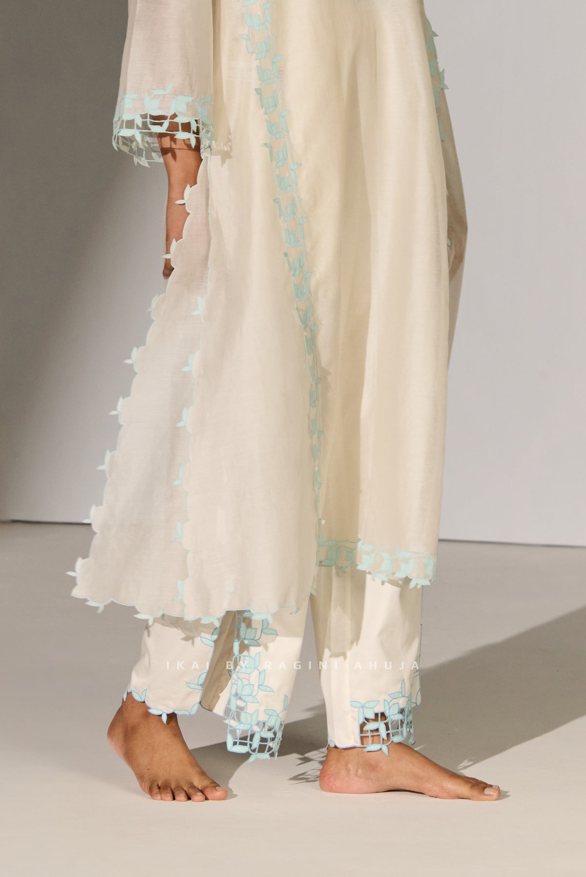 FLORAL SLIT CUTWORK STRAIGHT PANTS