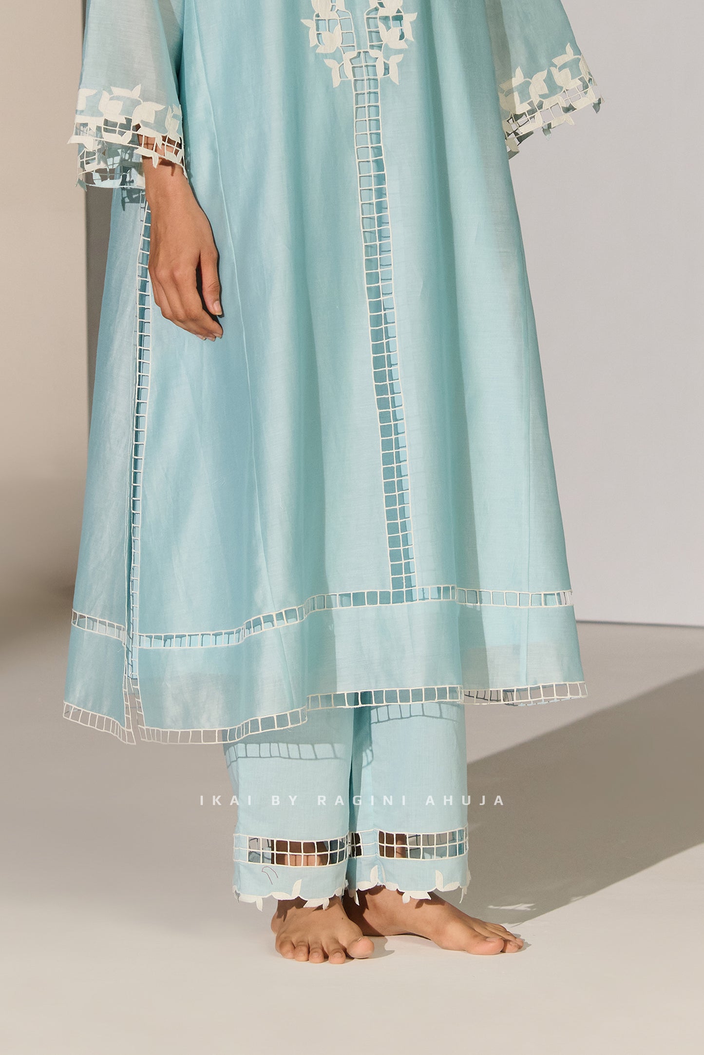 GEOMETRIC AND FLORAL CUTWORK STRAIGHT PANTS SKY