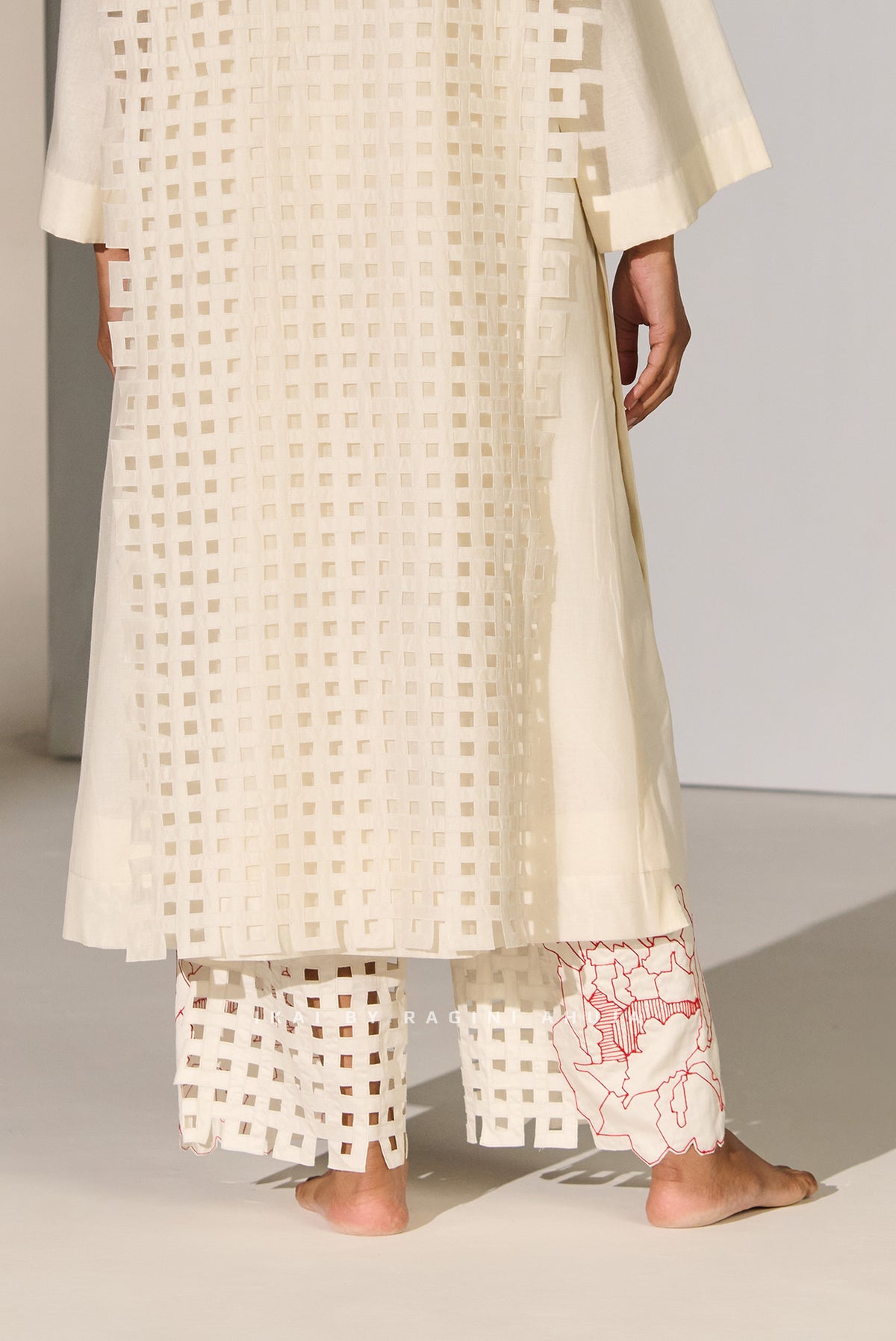 GEOMETRIC AND FLORAL STRAIGHT PANTS IVR