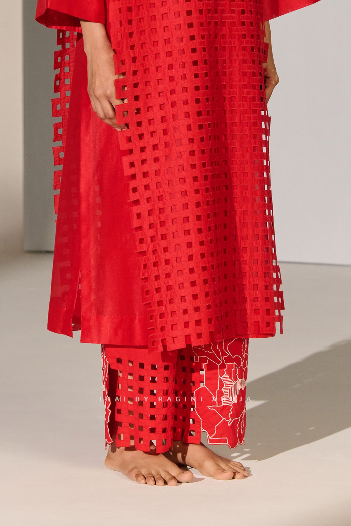 GEOMETRIC AND FLORAL STRAIGHT PANTS RED