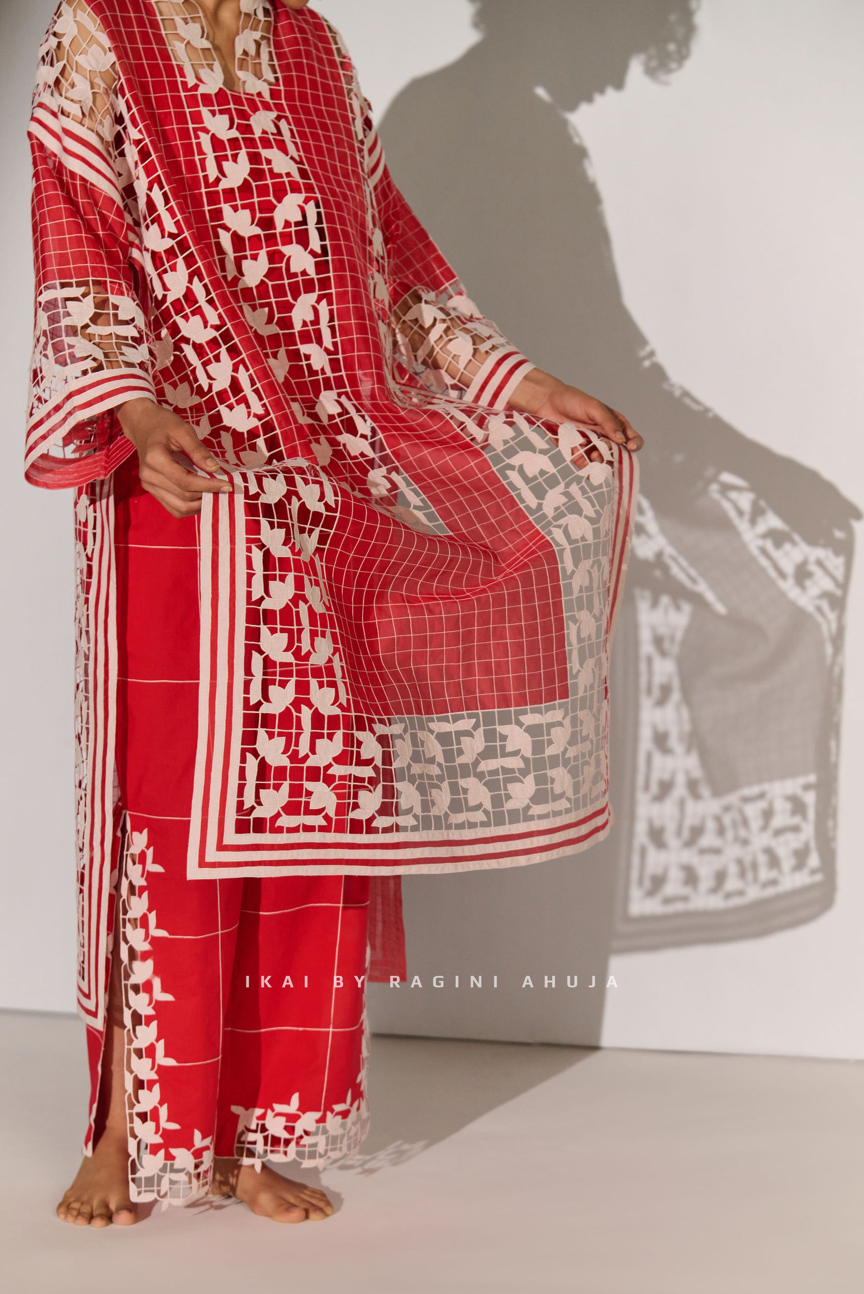 GEOMETRIC FLORAL CUTWORK SLIT PANTS RED