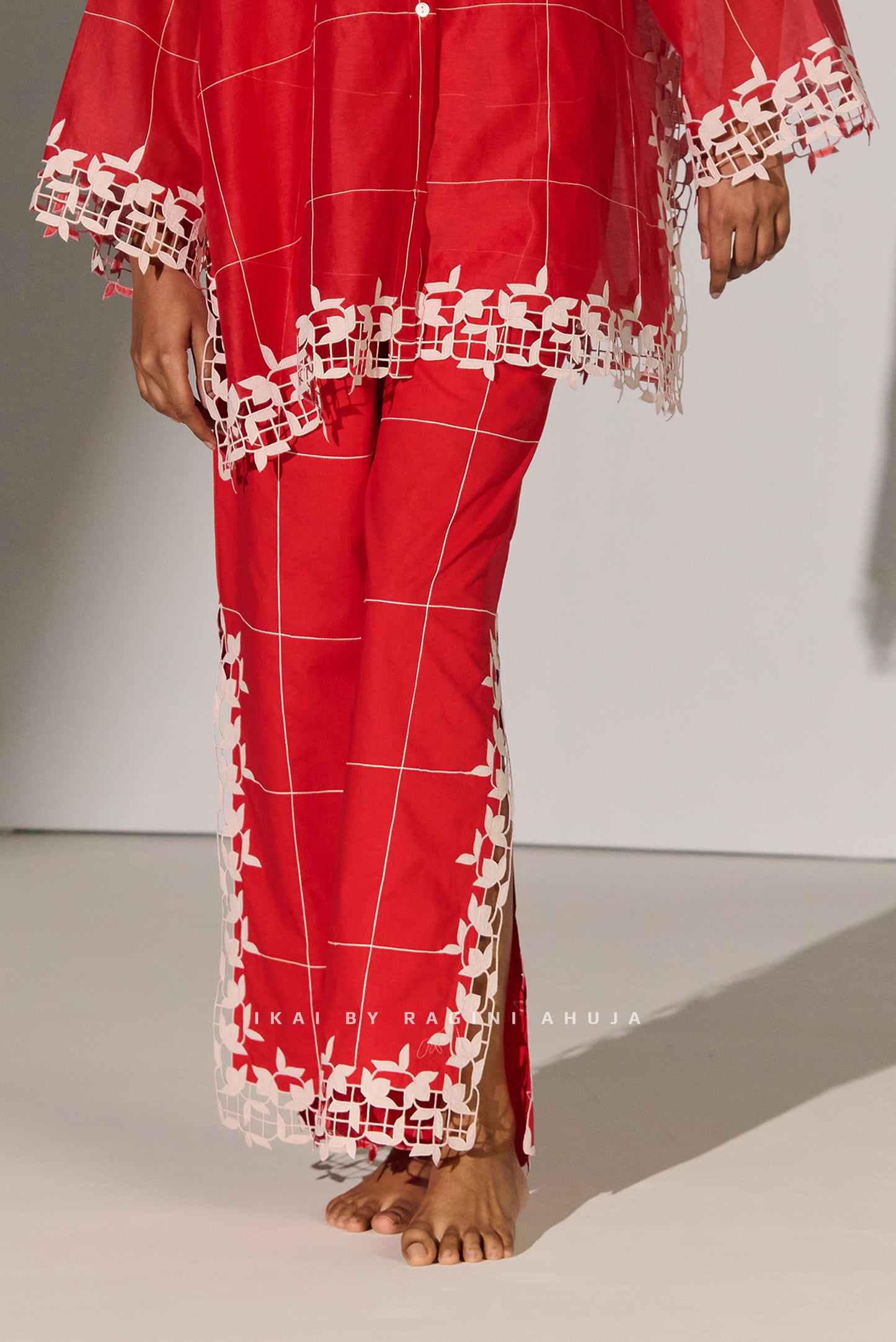 GEOMETRIC FLORAL CUTWORK HIGH SLIT PANTS RED