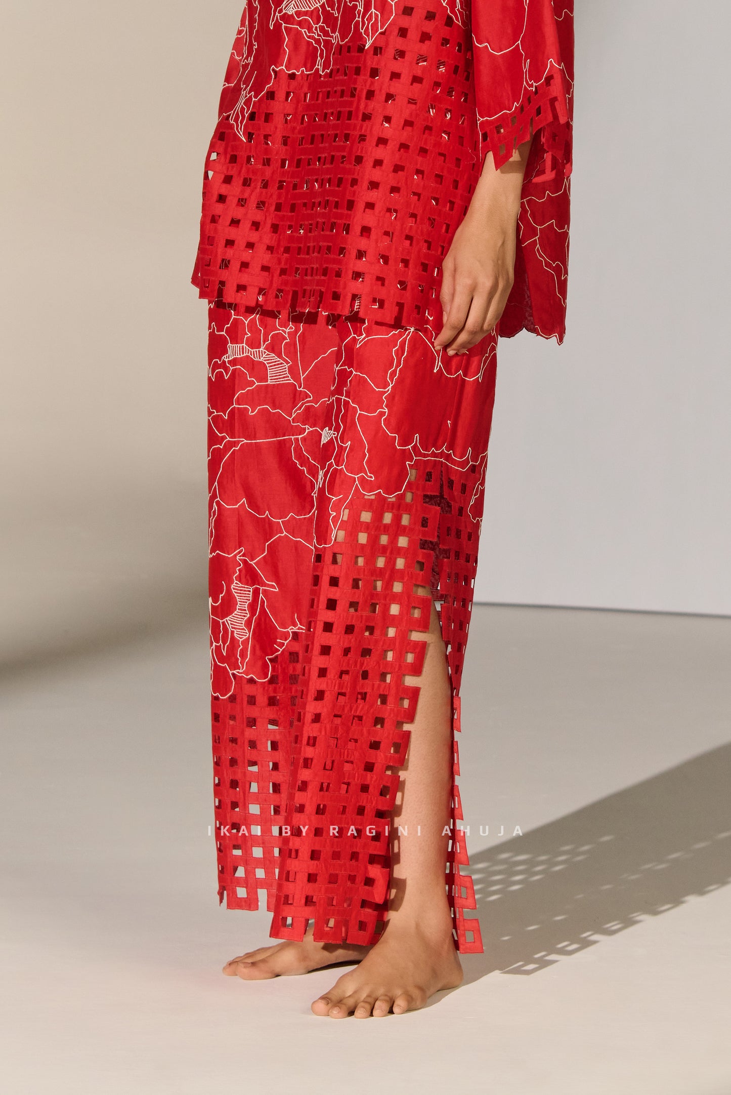 GEOMETRIC FLORAL APPLIQUE' PANTS RED