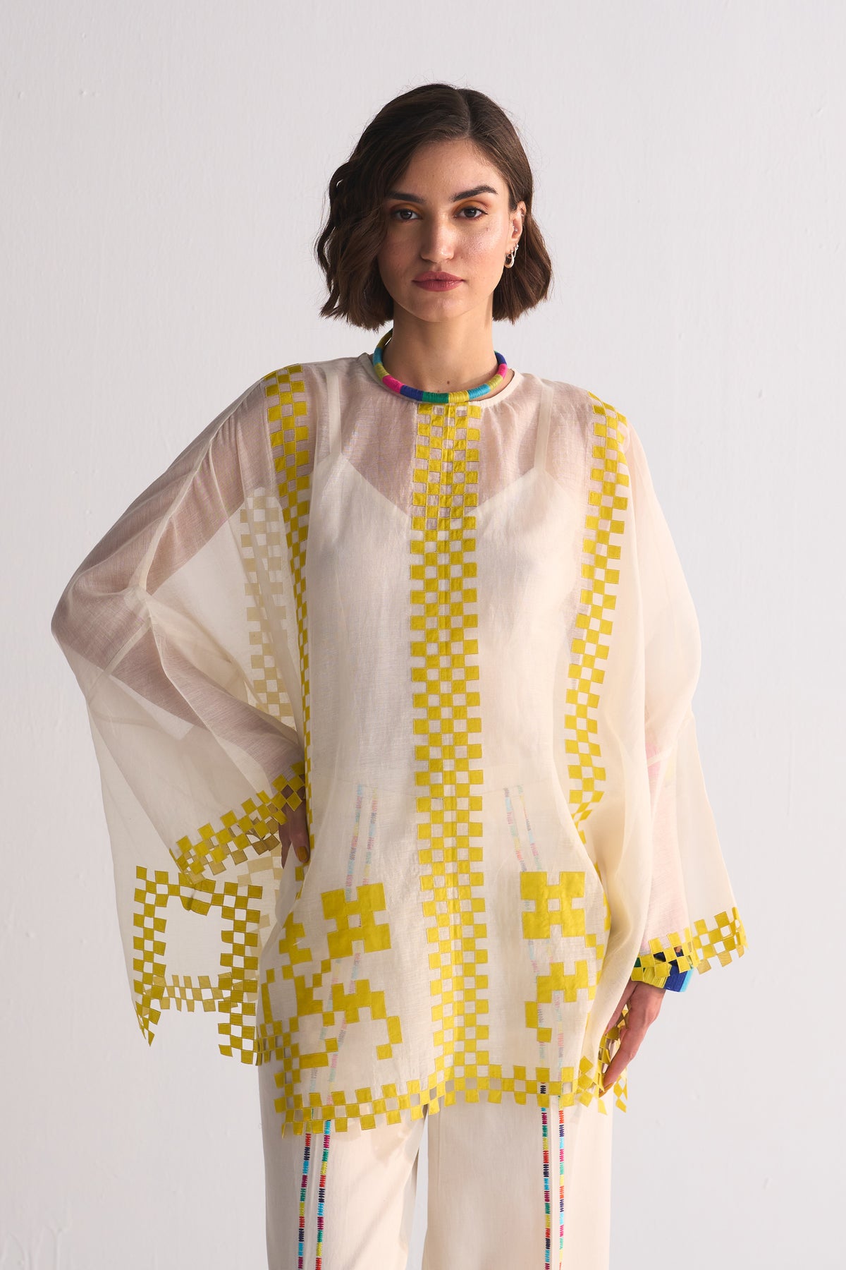 TABLEMAT SHIRT WITH APPLIQUE' AND CUTWORK