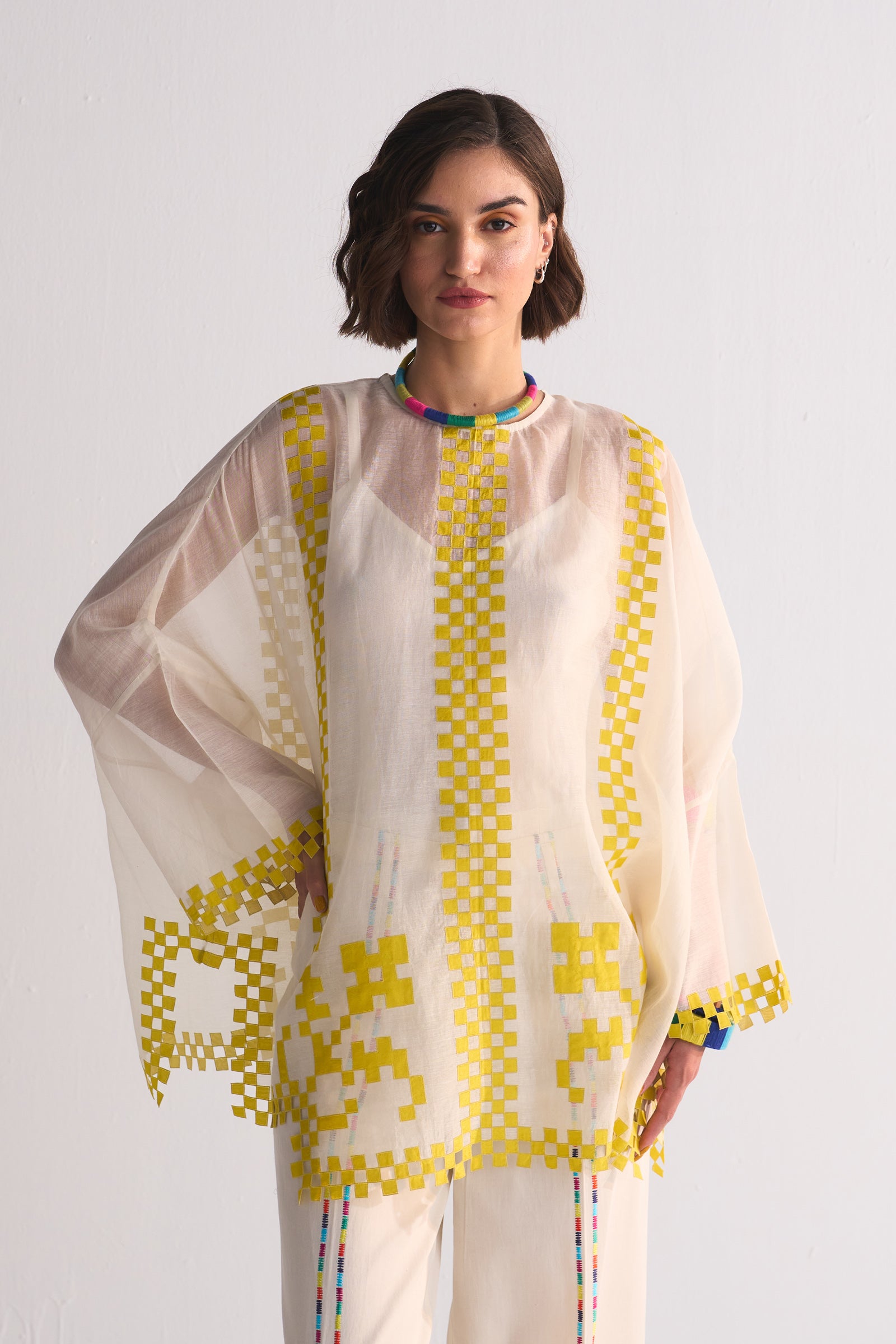 TABLEMAT SHIRT WITH APPLIQUE' AND CUTWORK