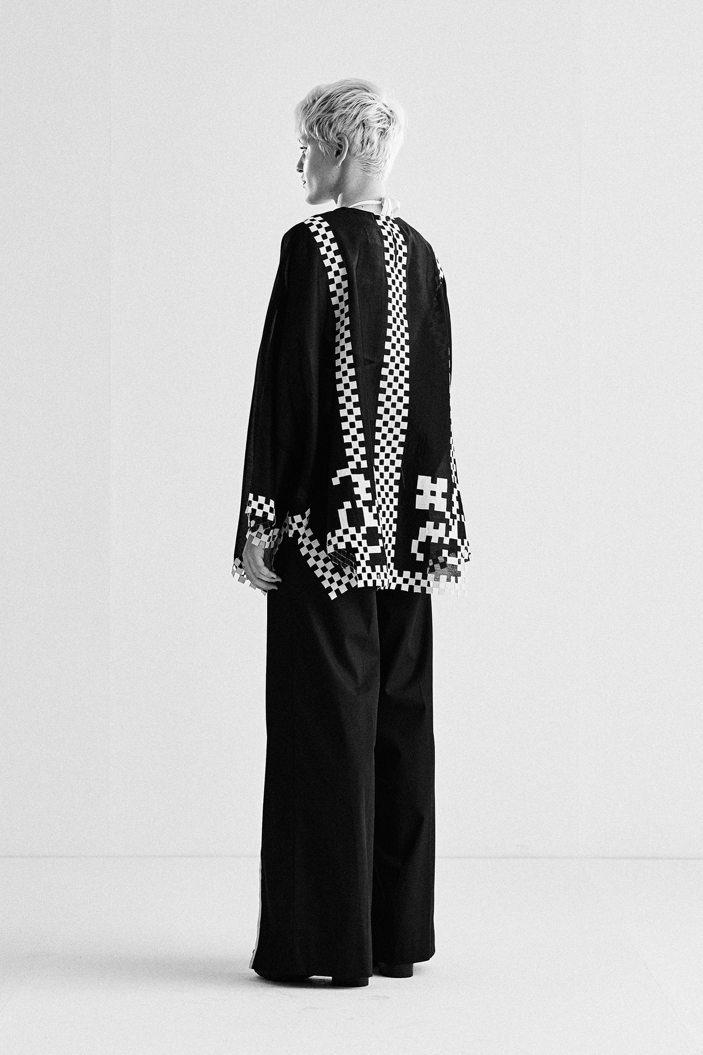 TABLEMAT SHIRT WITH APPLIQUE' AND CUTWORK