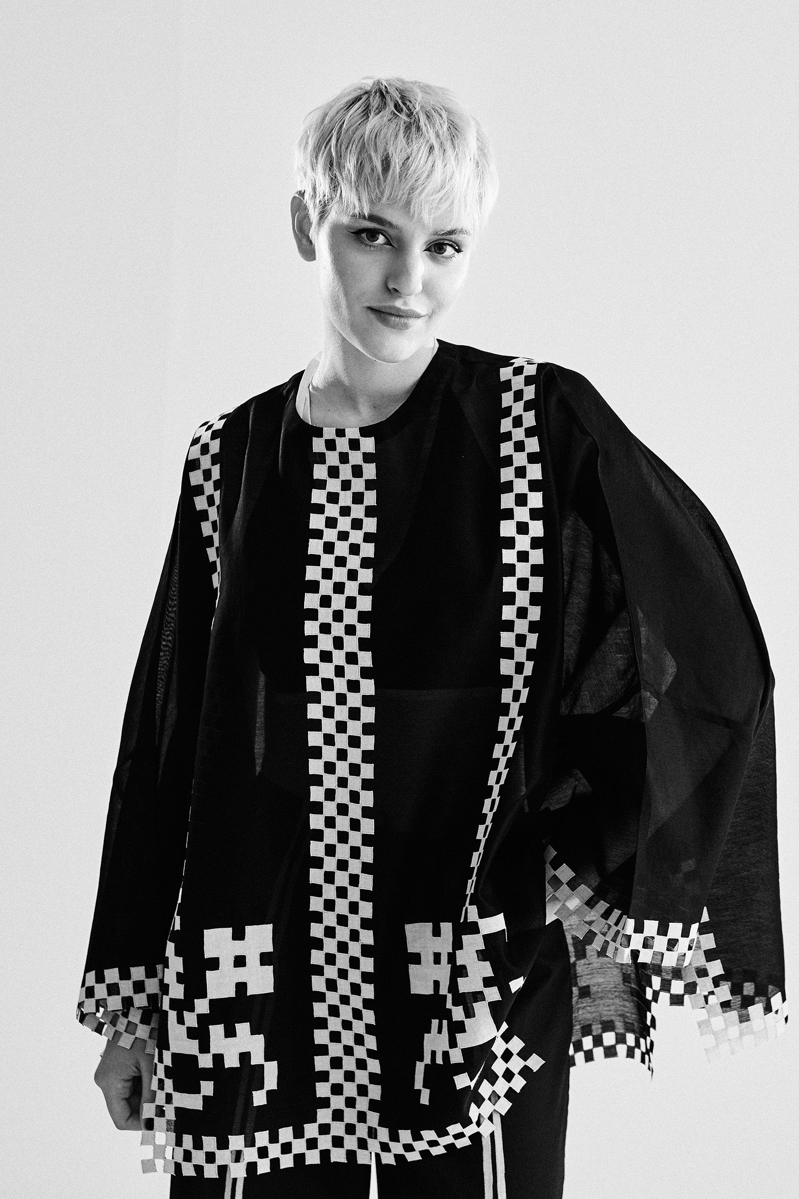 TABLEMAT SHIRT WITH APPLIQUE' AND CUTWORK