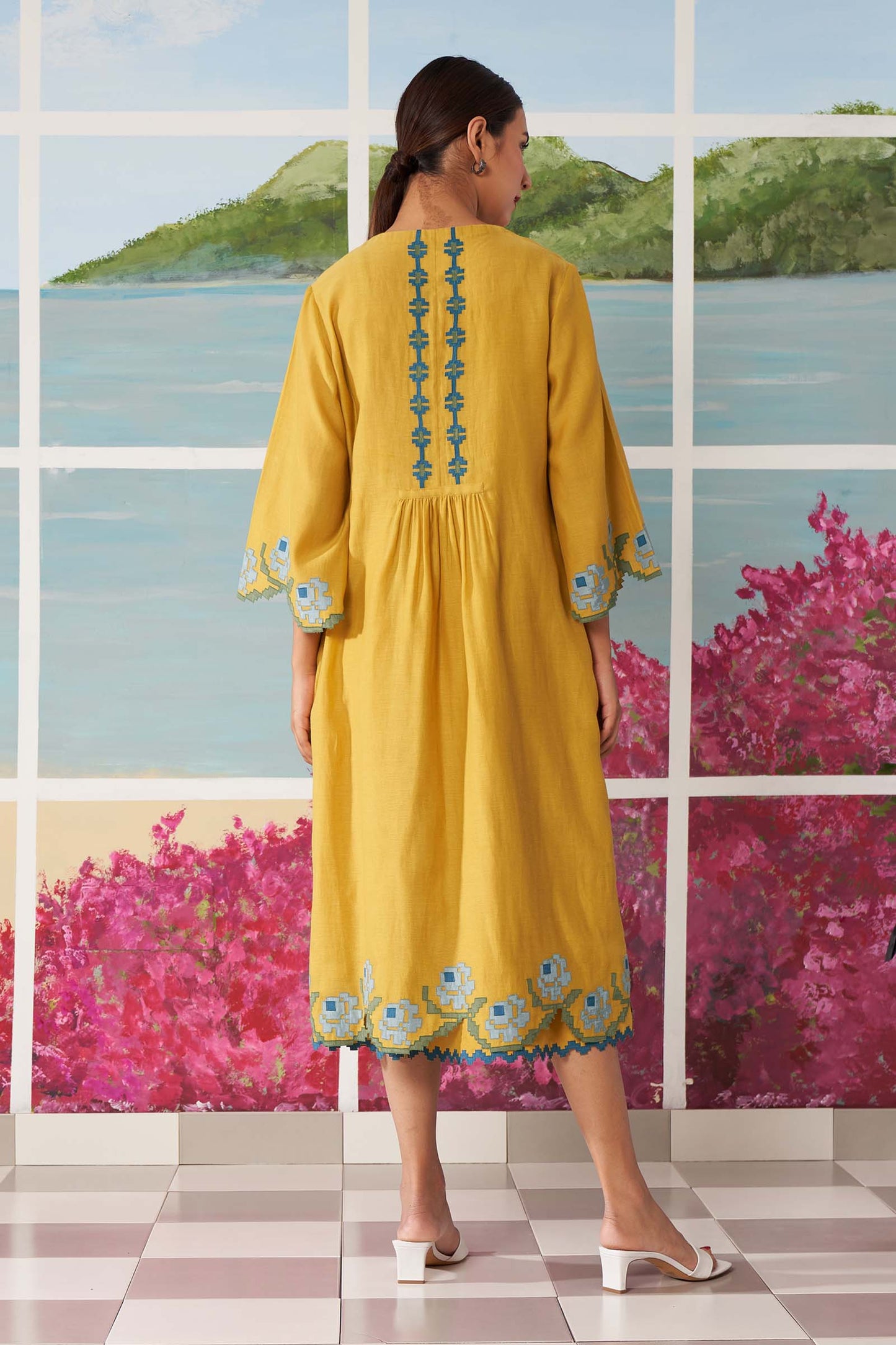 CENTER SLASH DRESS