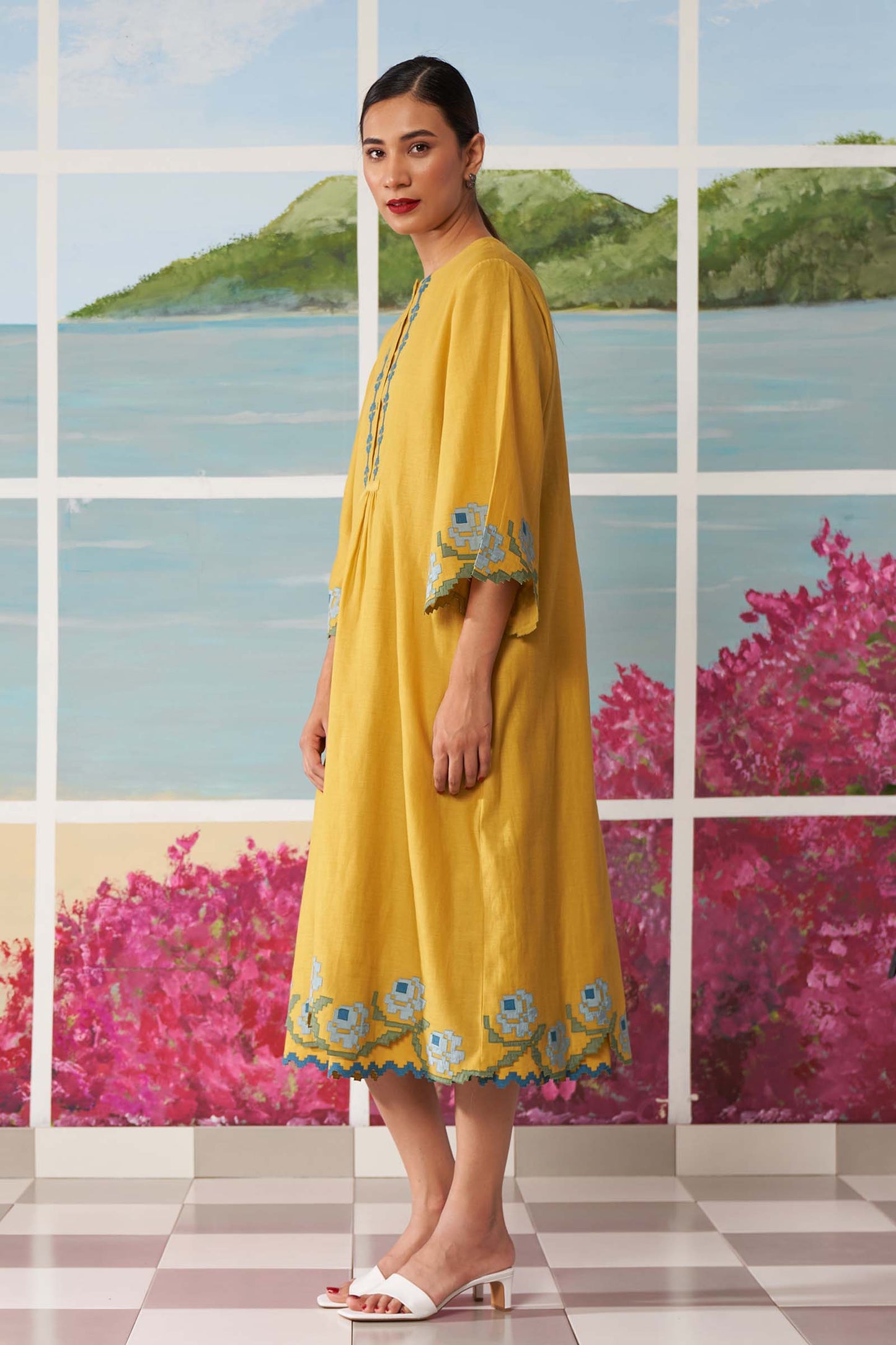 CENTER SLASH DRESS