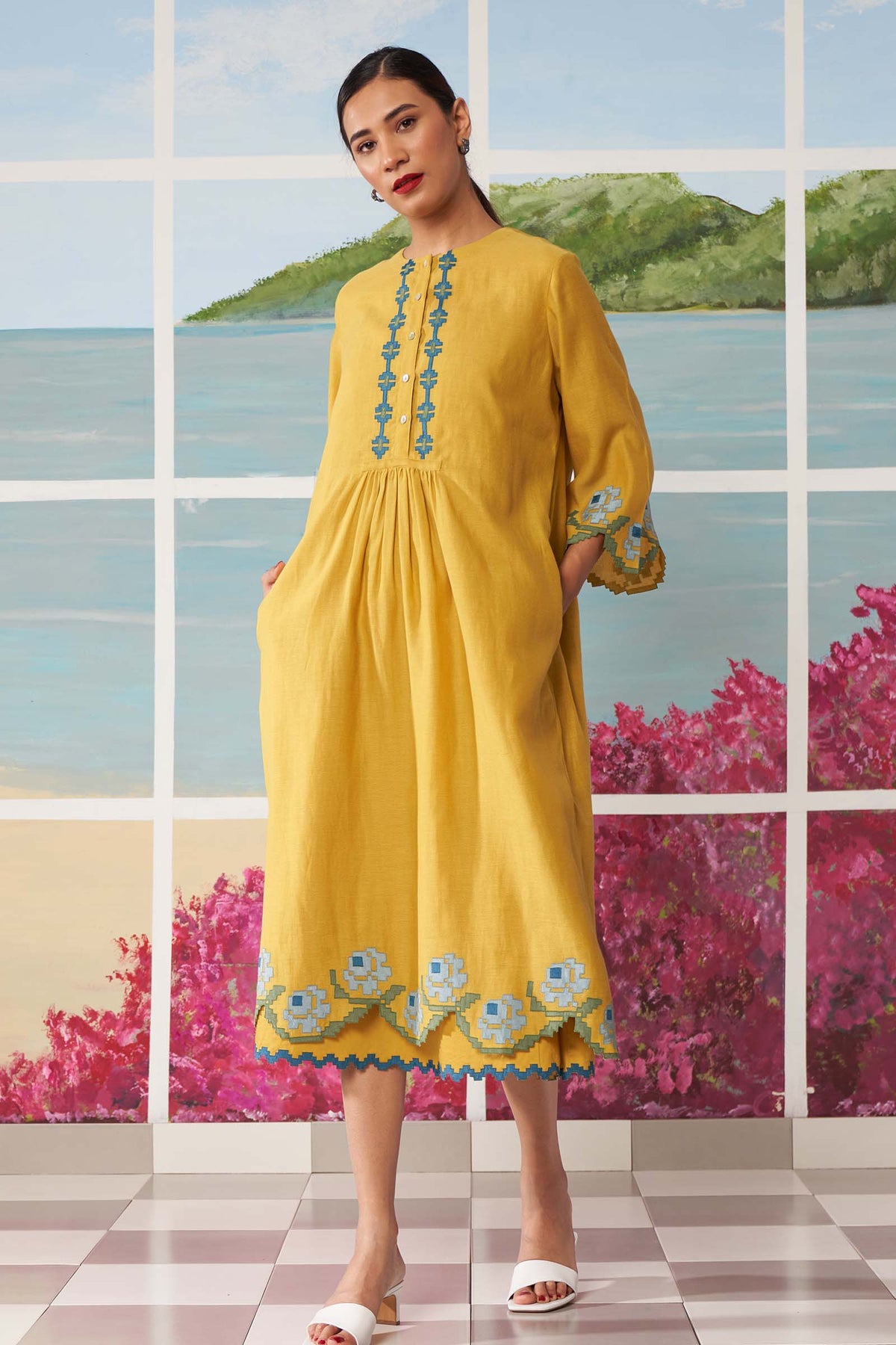 CENTER SLASH DRESS