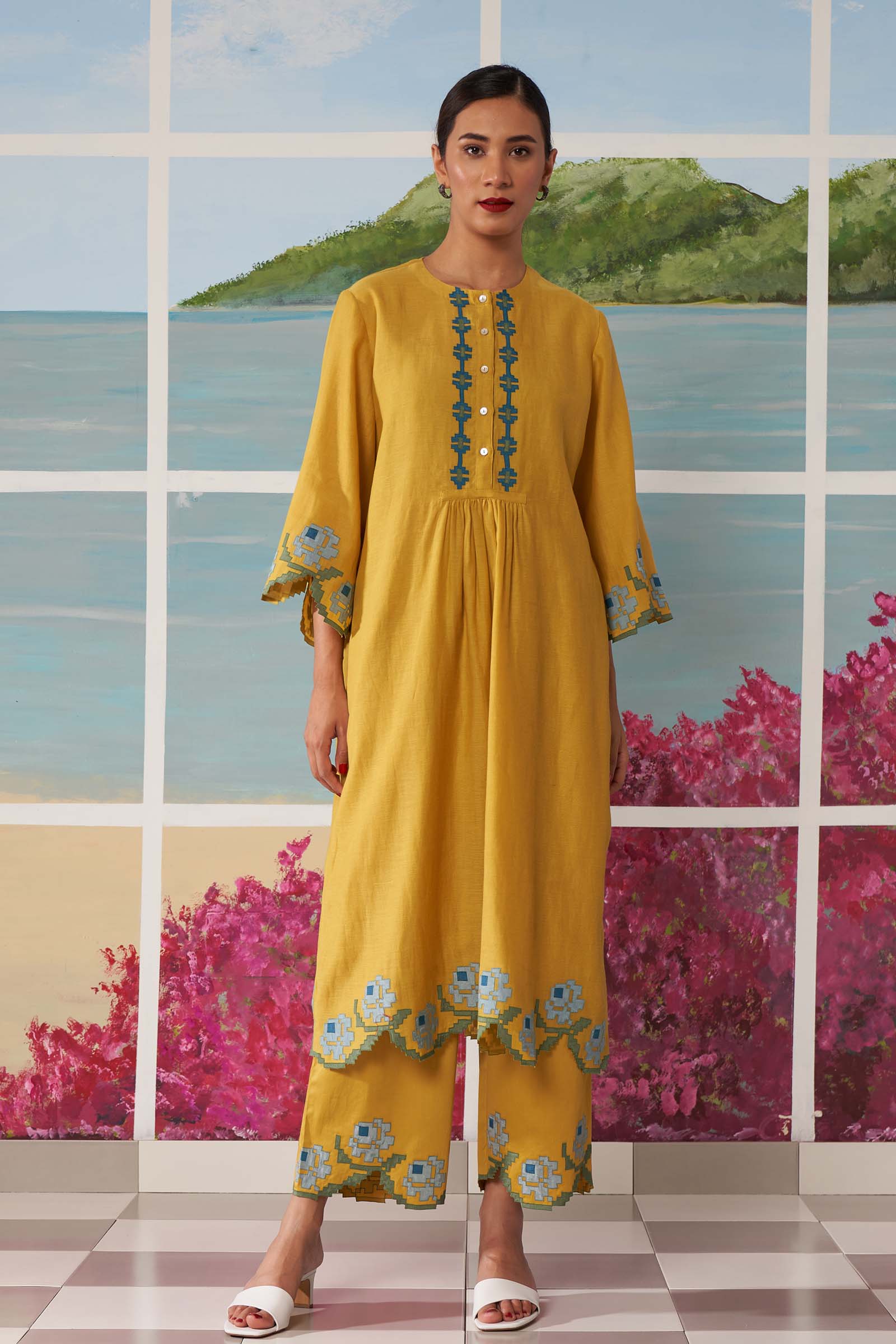 CENTER SLASH KAMEEZ