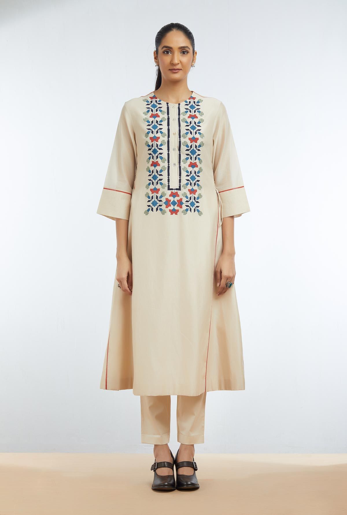 ALINE KAMEEZ