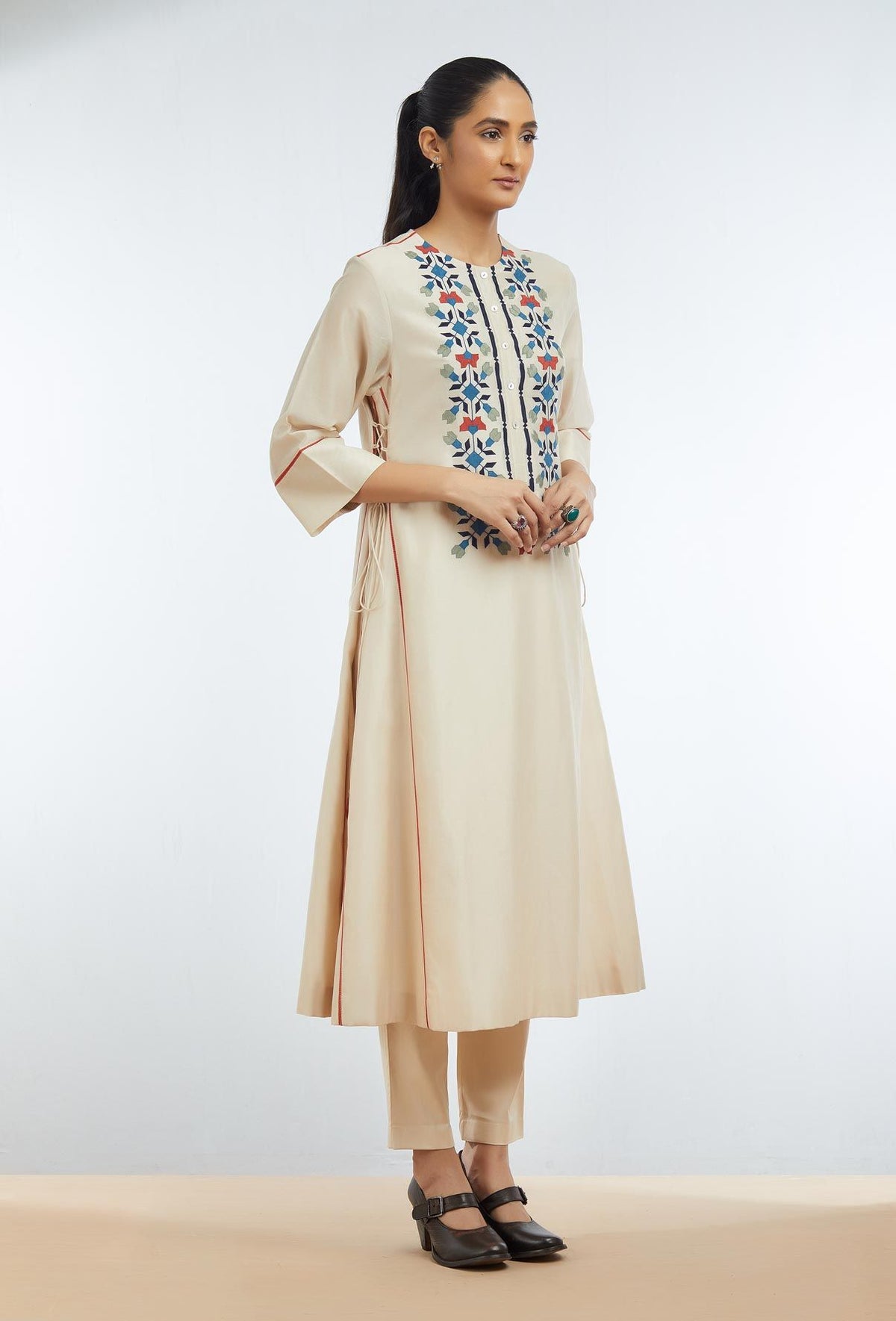 ALINE KAMEEZ