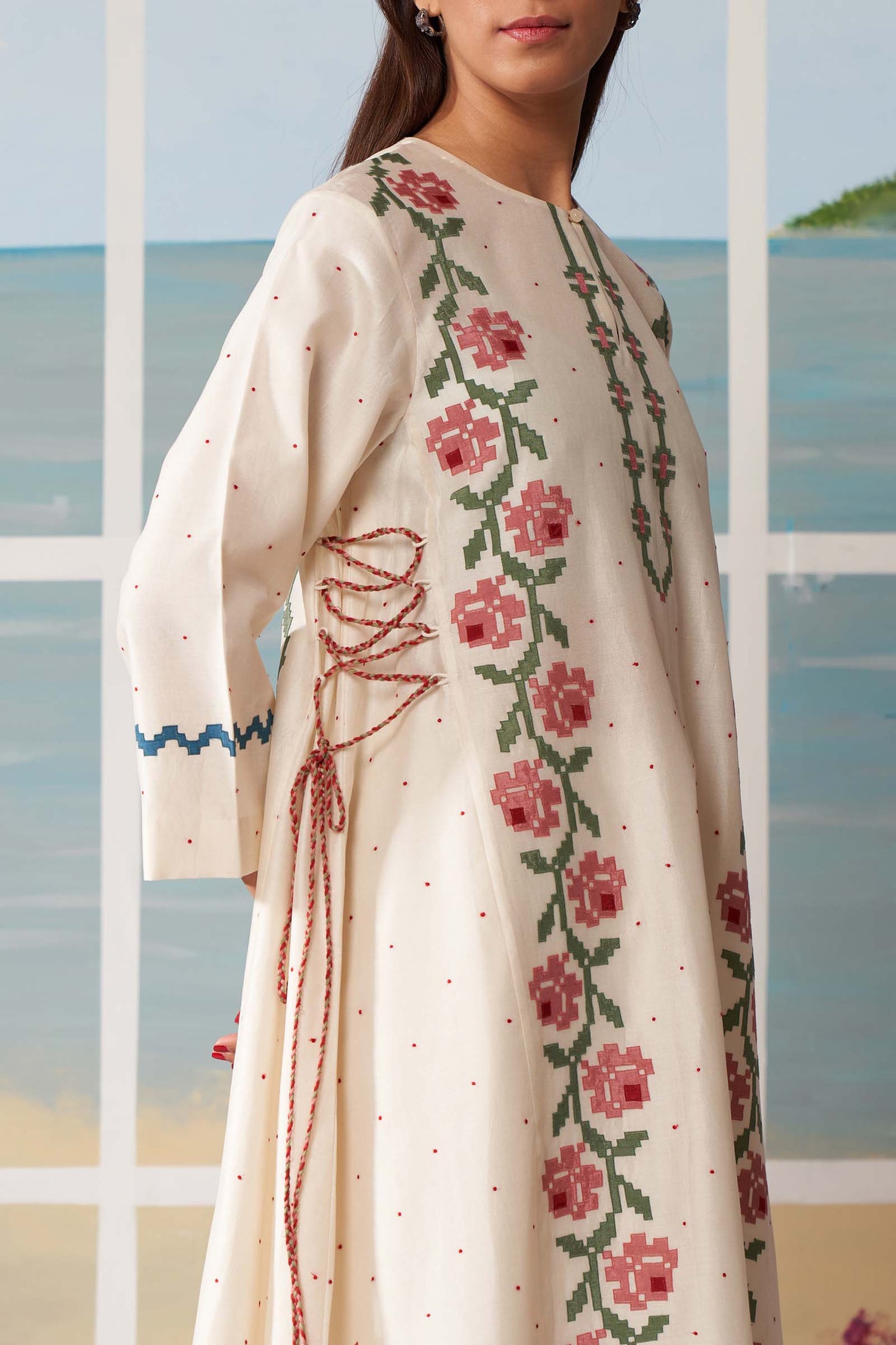ALINE KAMEEZ