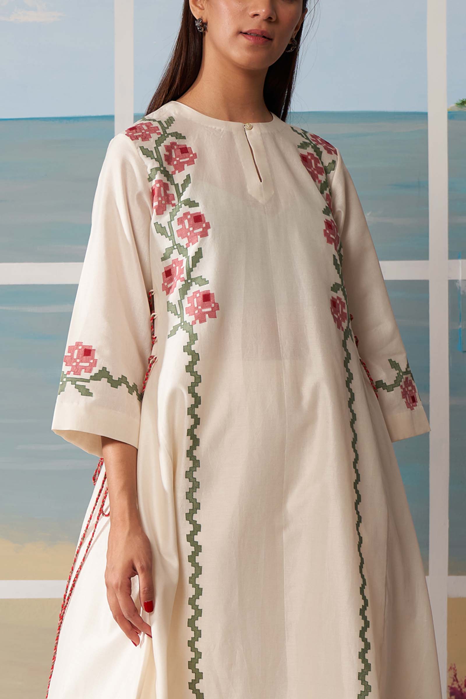 ALINE KAMEEZ