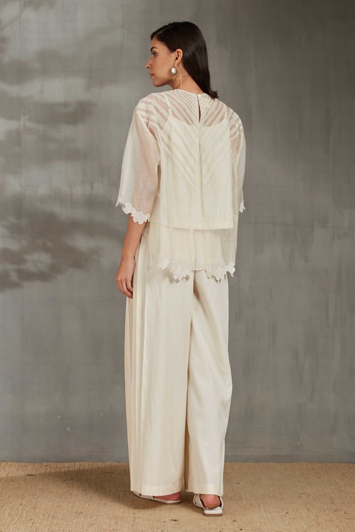 BACK PLEATED SHIRT