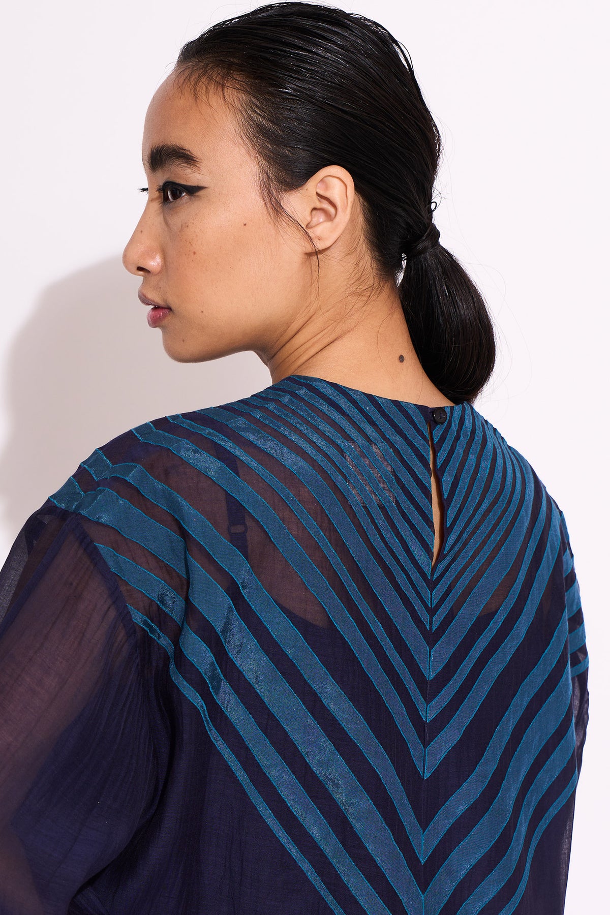 NEEL BACK PLEATED SHIRT