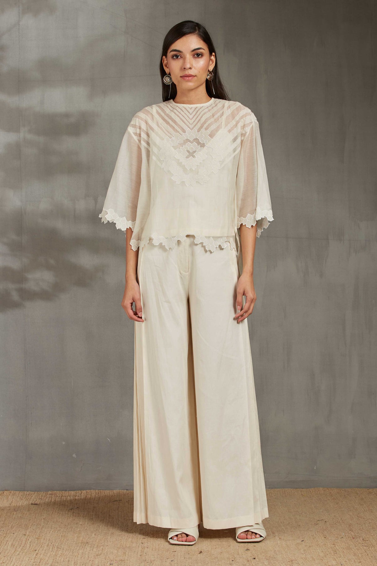 BACK PLEATED SHIRT
