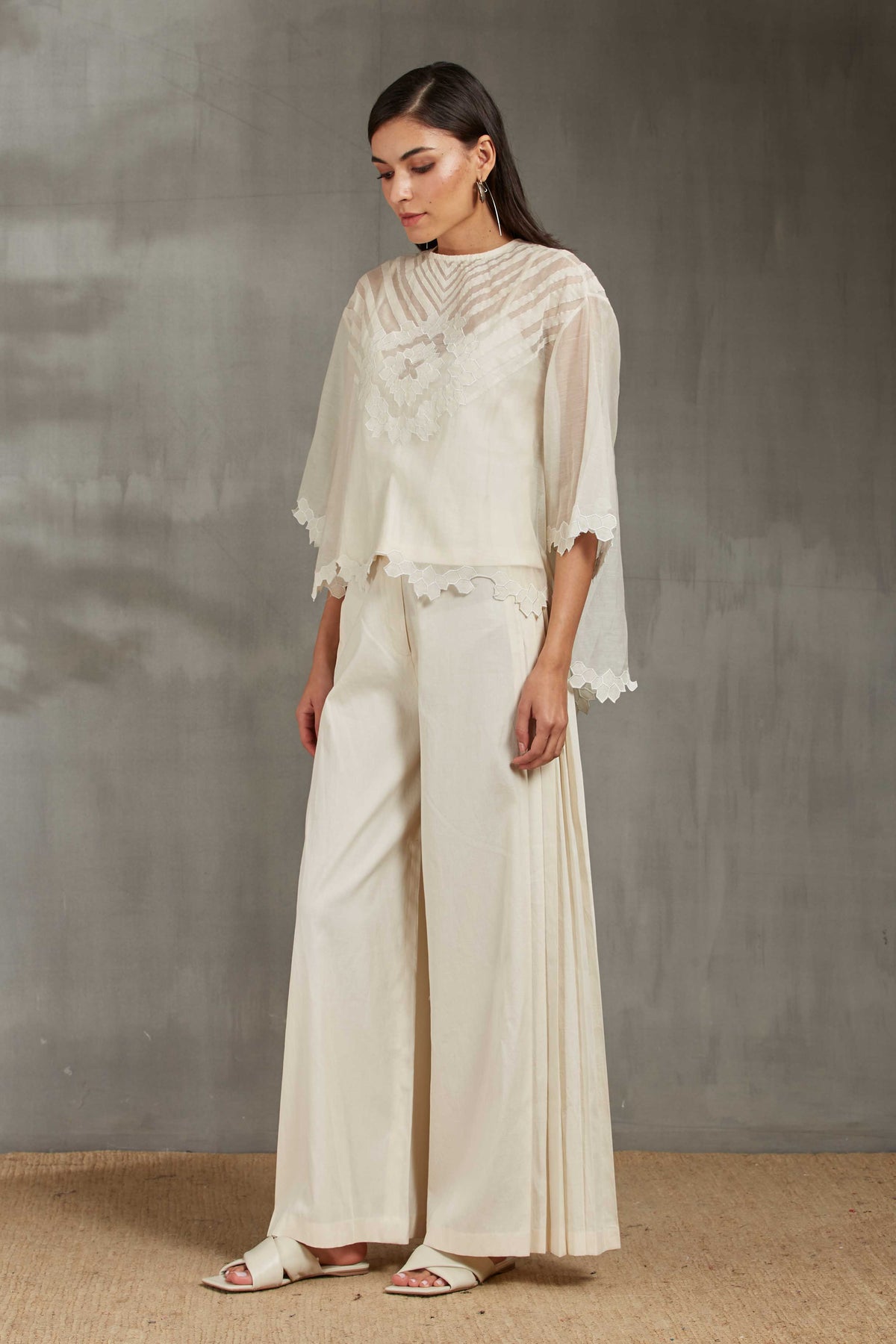 BACK PLEATED SHIRT