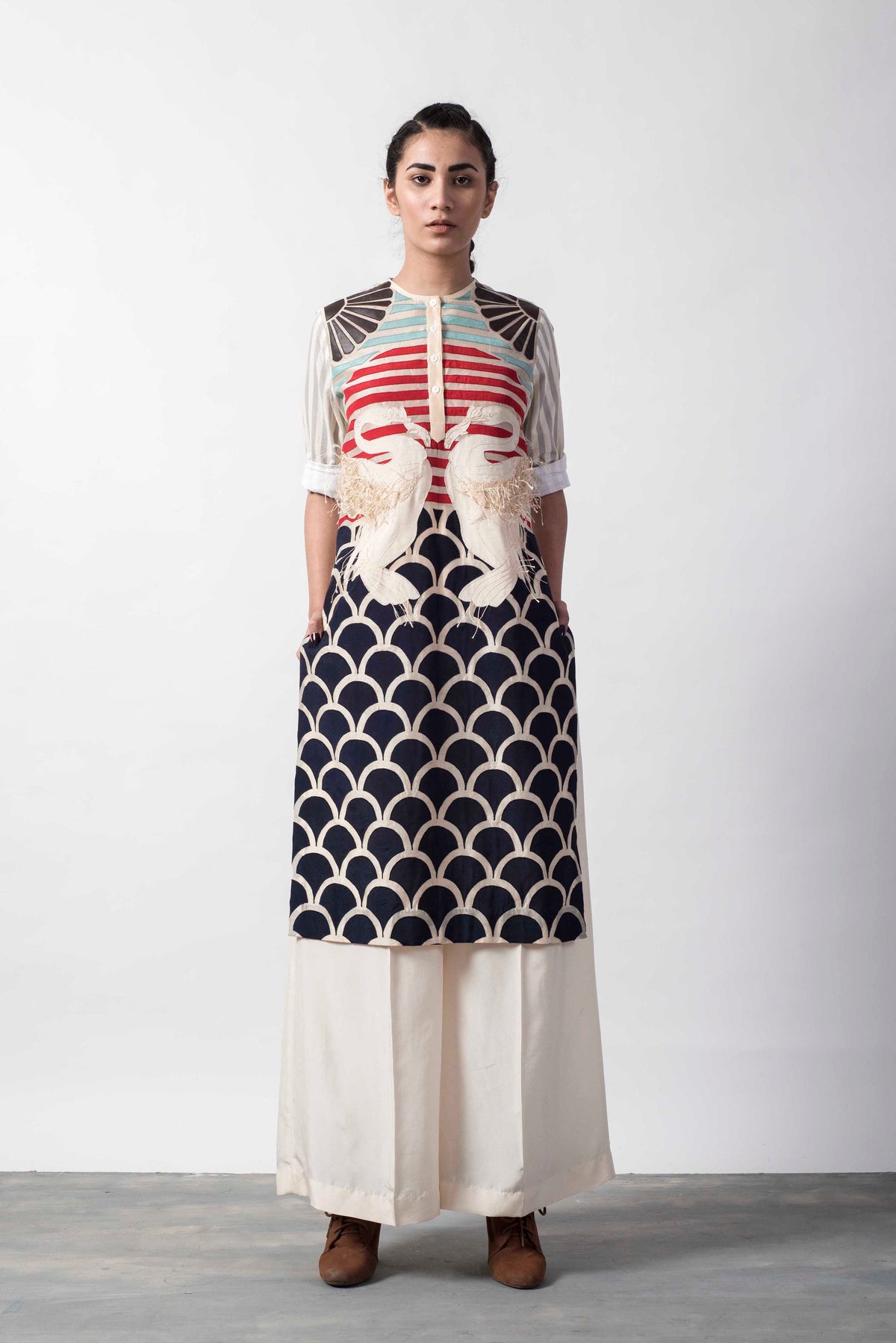 GRAPHIC APPLIQUE' CRANE KAMEEZ