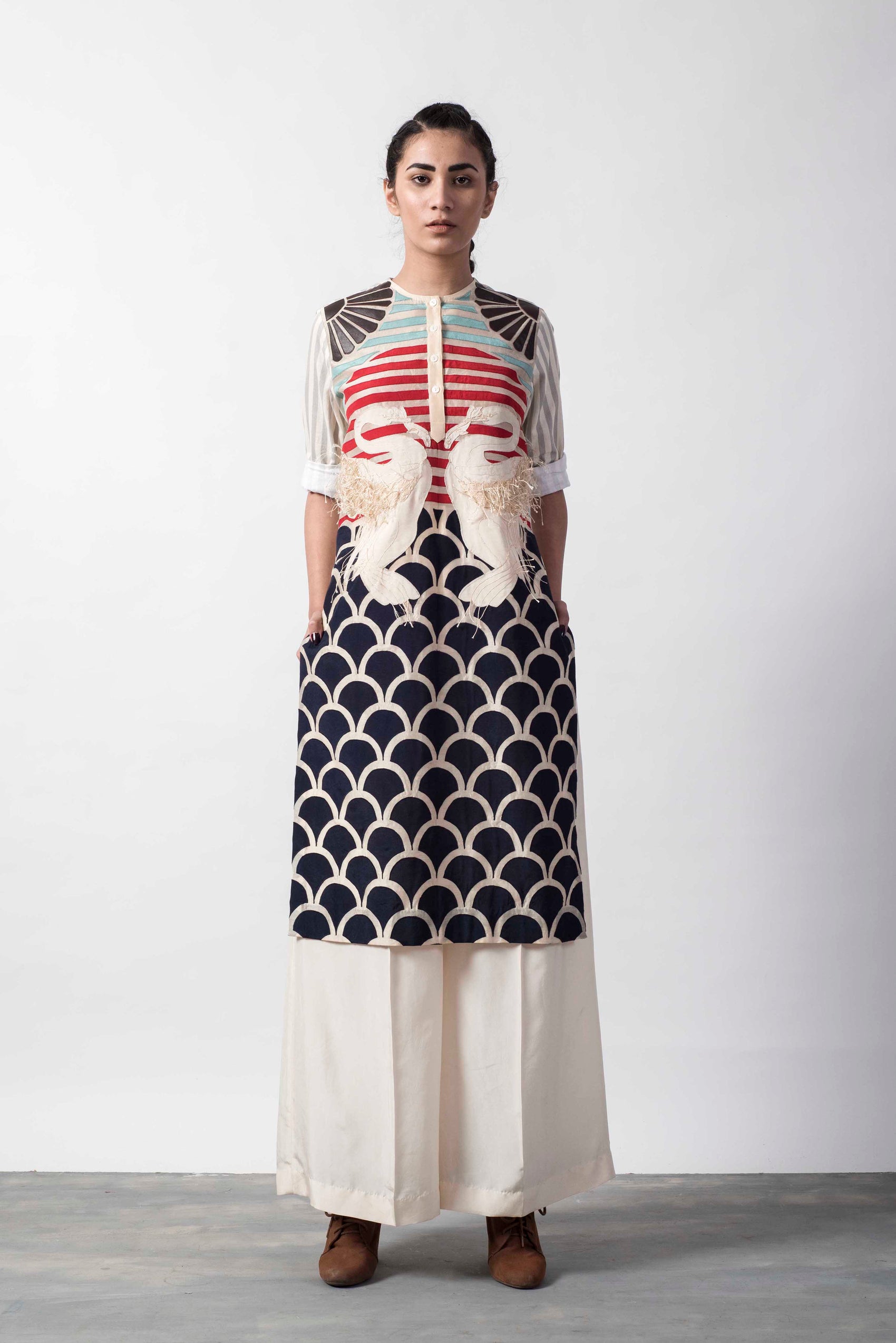 GRAPHIC APPLIQUE' CRANE KAMEEZ