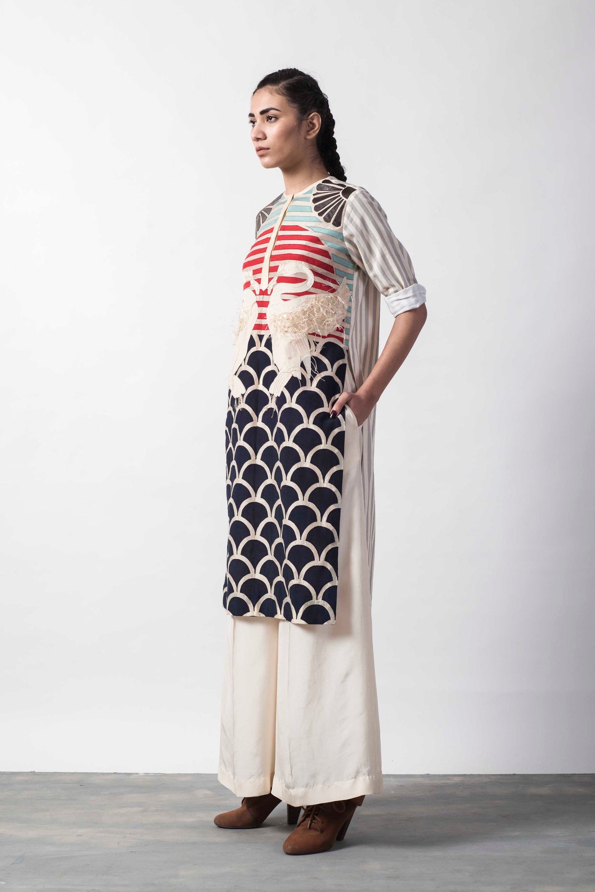 GRAPHIC APPLIQUE' CRANE KAMEEZ