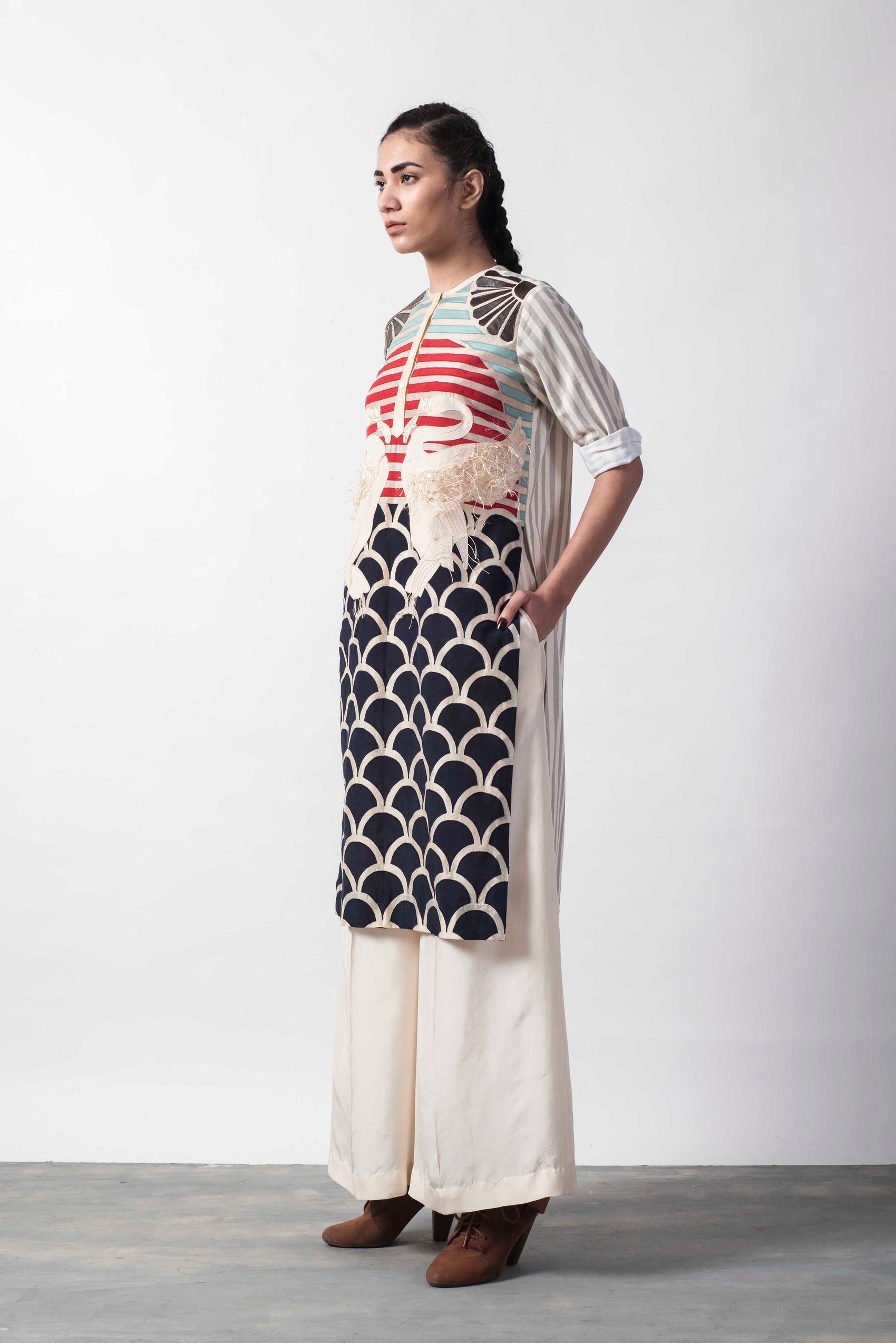 GRAPHIC APPLIQUE' CRANE KAMEEZ