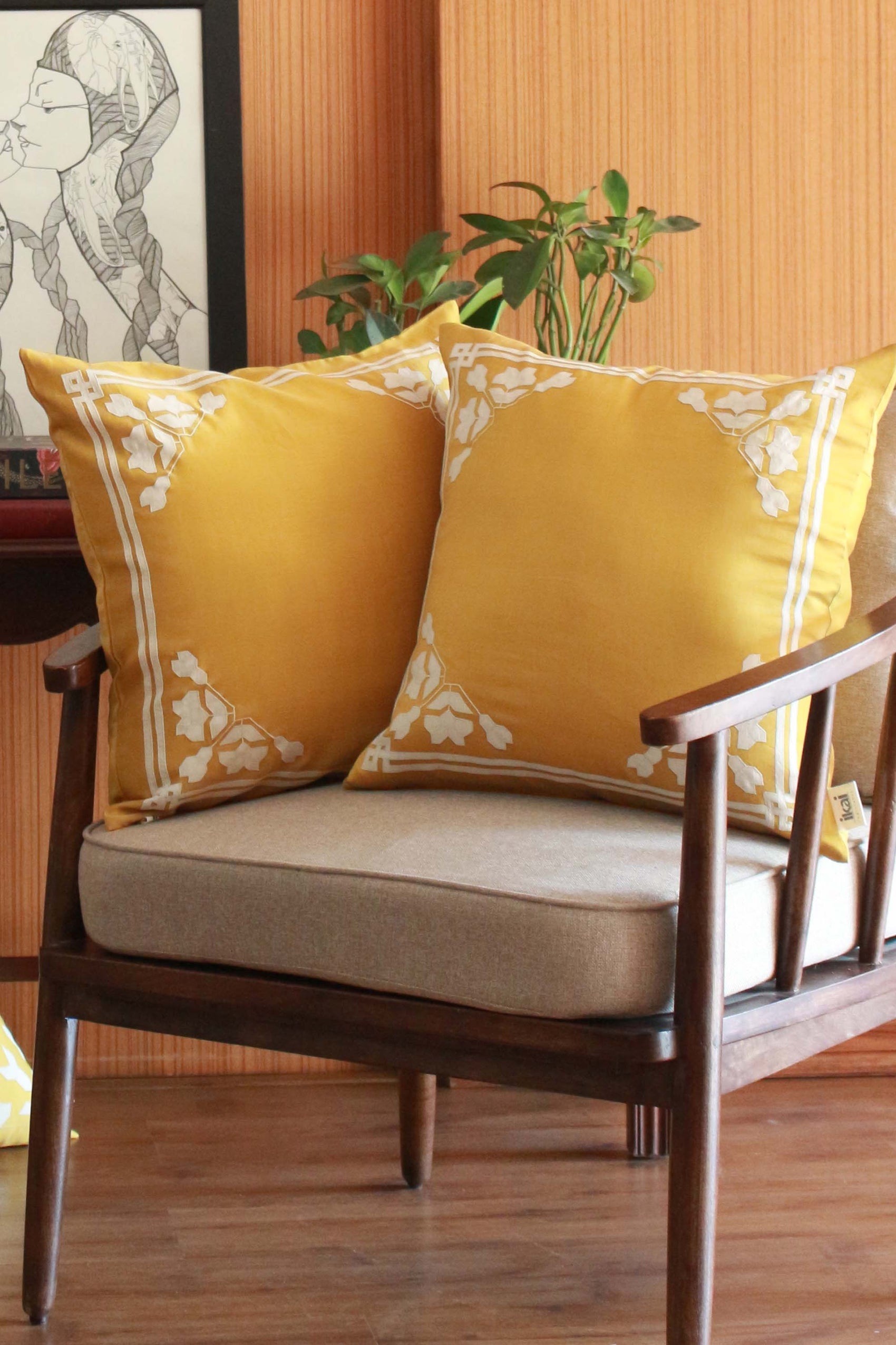 ENDLESS KNOT CUSHION