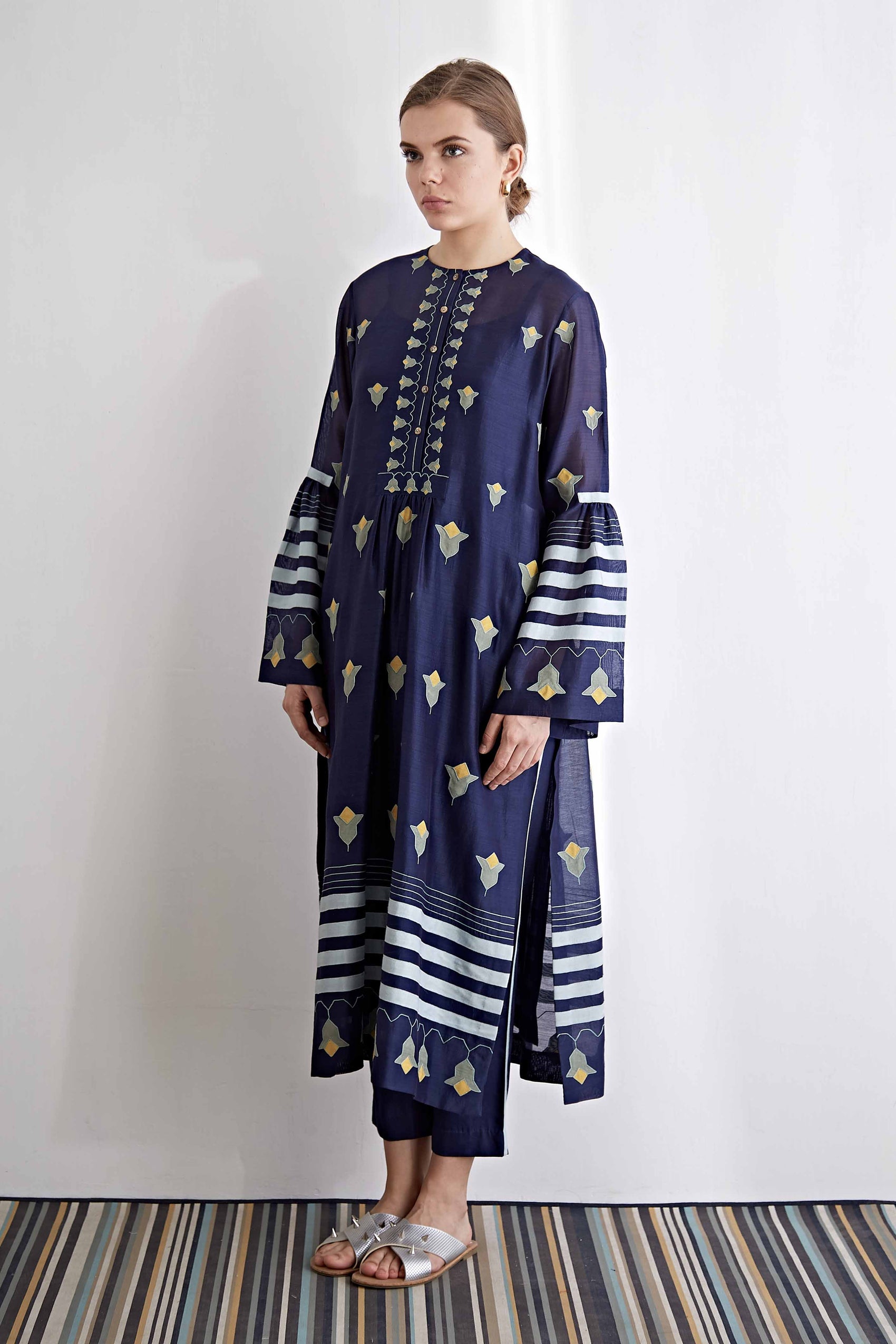 BELL SLEEVE KAMEEZ