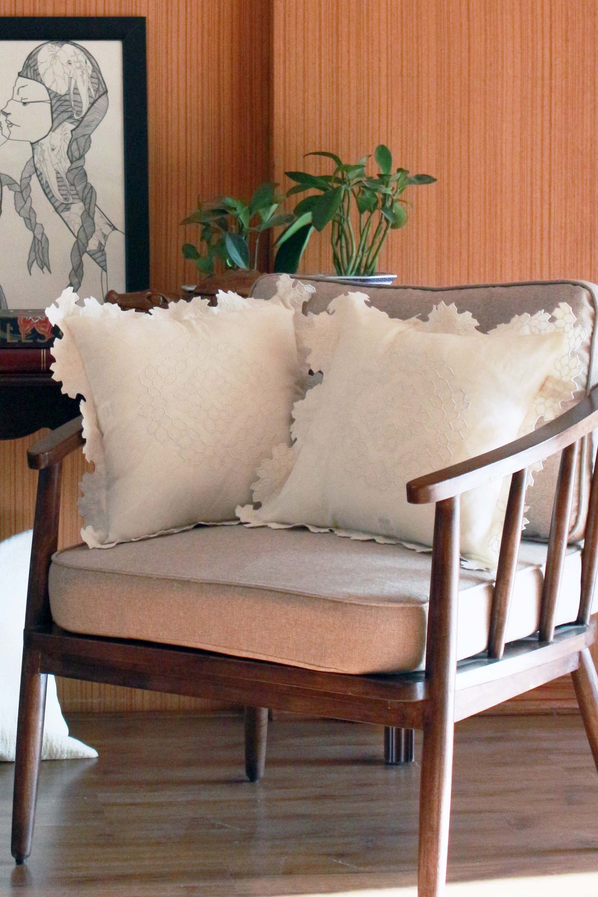 CUTWORK CUSHION