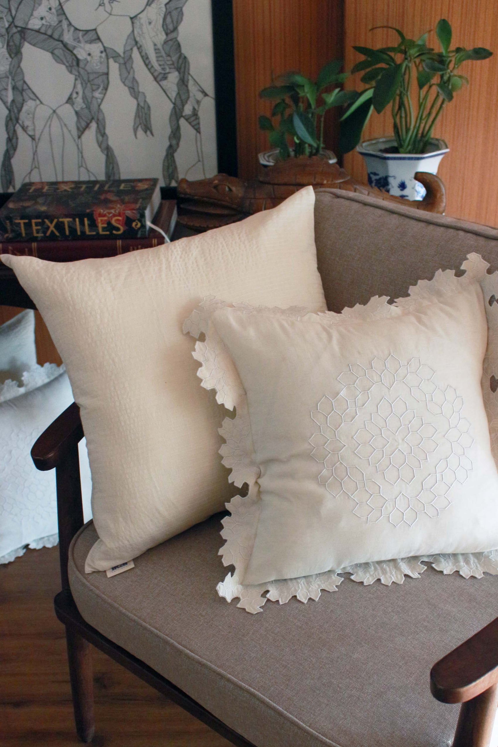 CUTWORK CUSHION