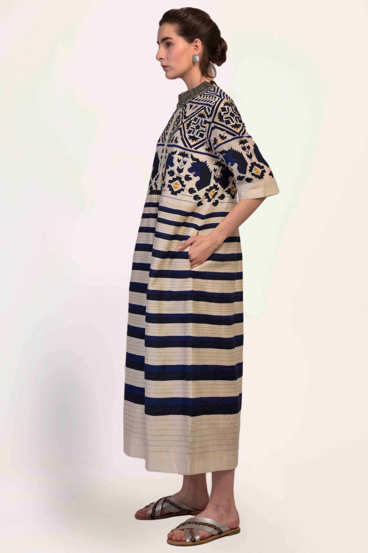 CENTER SLASH DRESS
