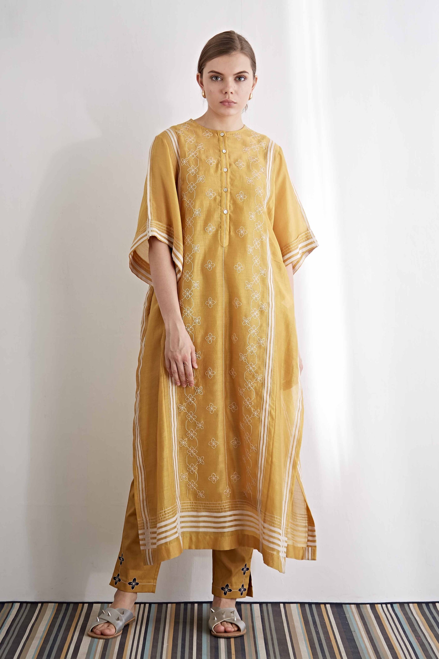 GEOMETRIC BLOOM OUTLINE KAFTAN