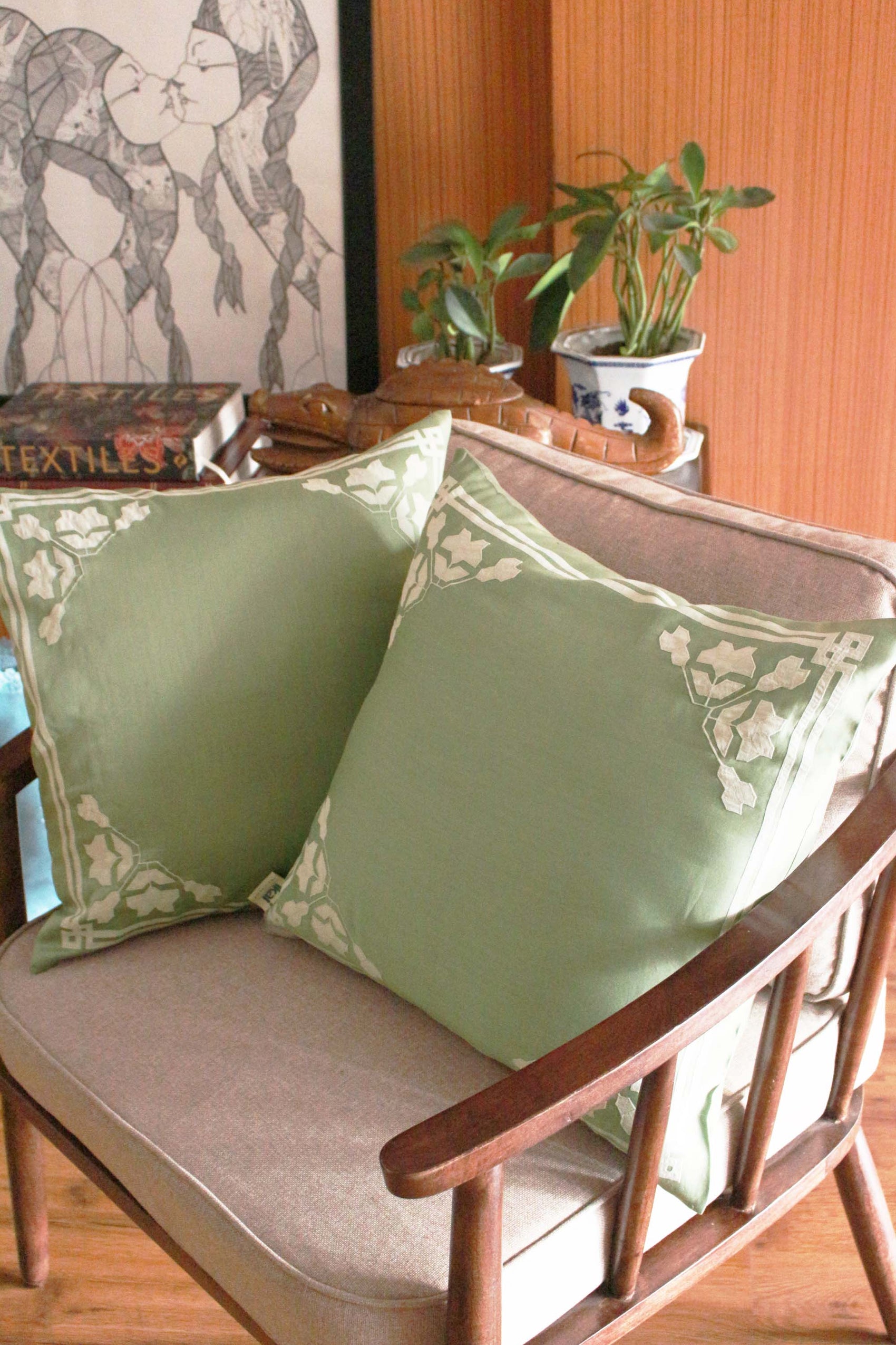 ENDLESS KNOT CUSHION