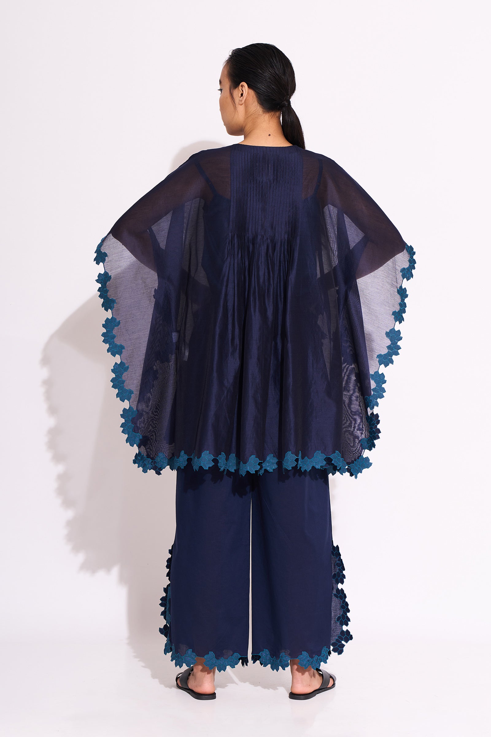 NEEL BACK PLEATED KAFTAN