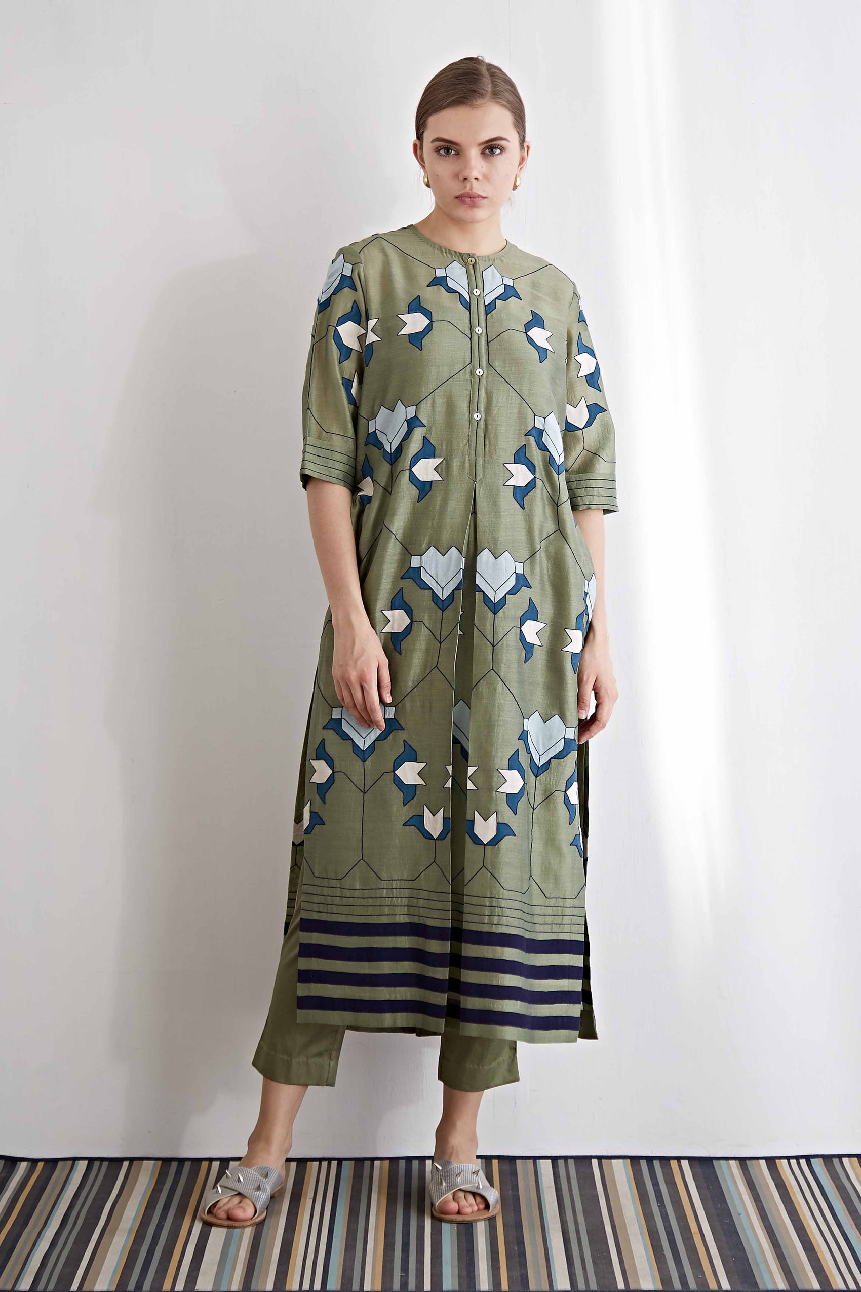 CENTER PLEATED KAMEEZ